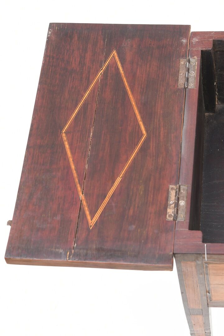 Rosewood veneer hairdresser