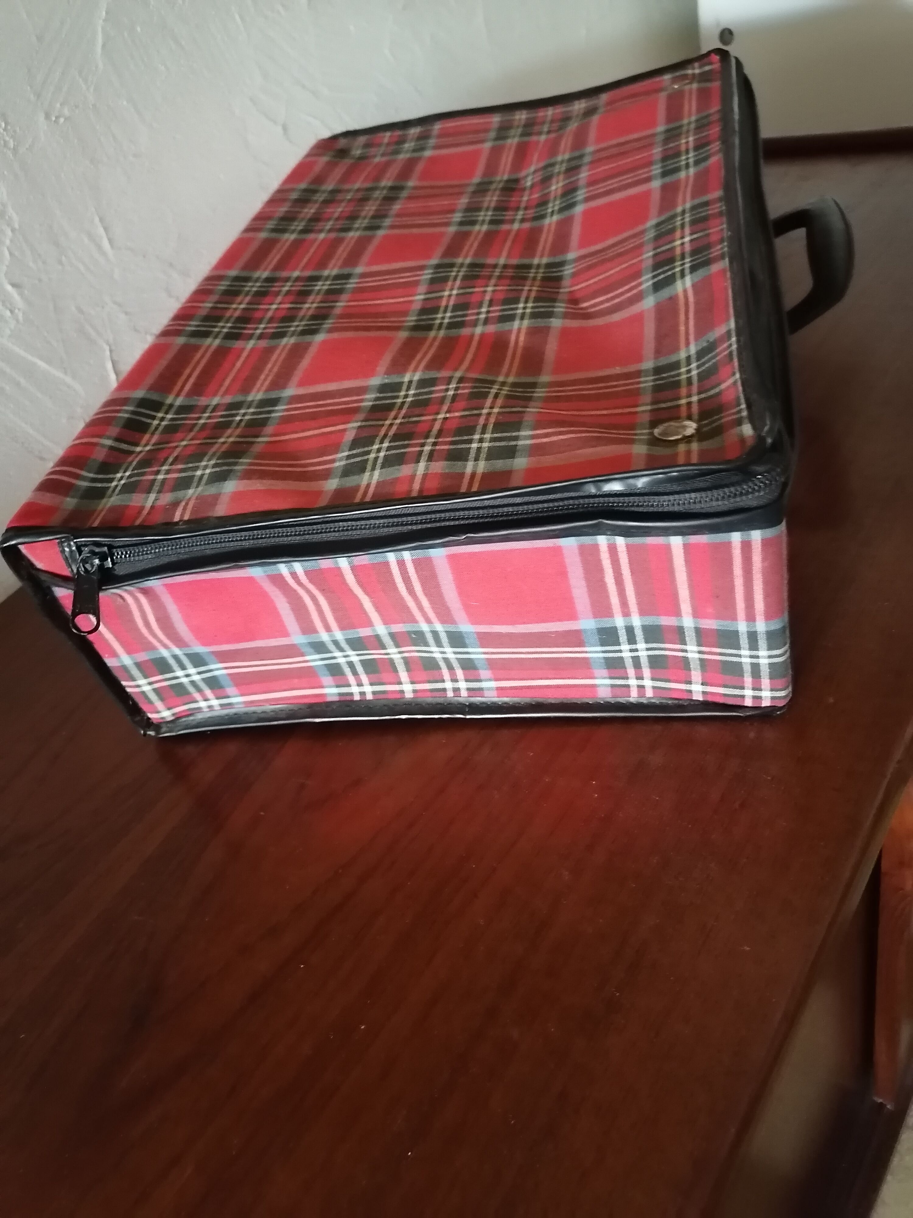 Suitcase old Scottish fabric red 1960/1970