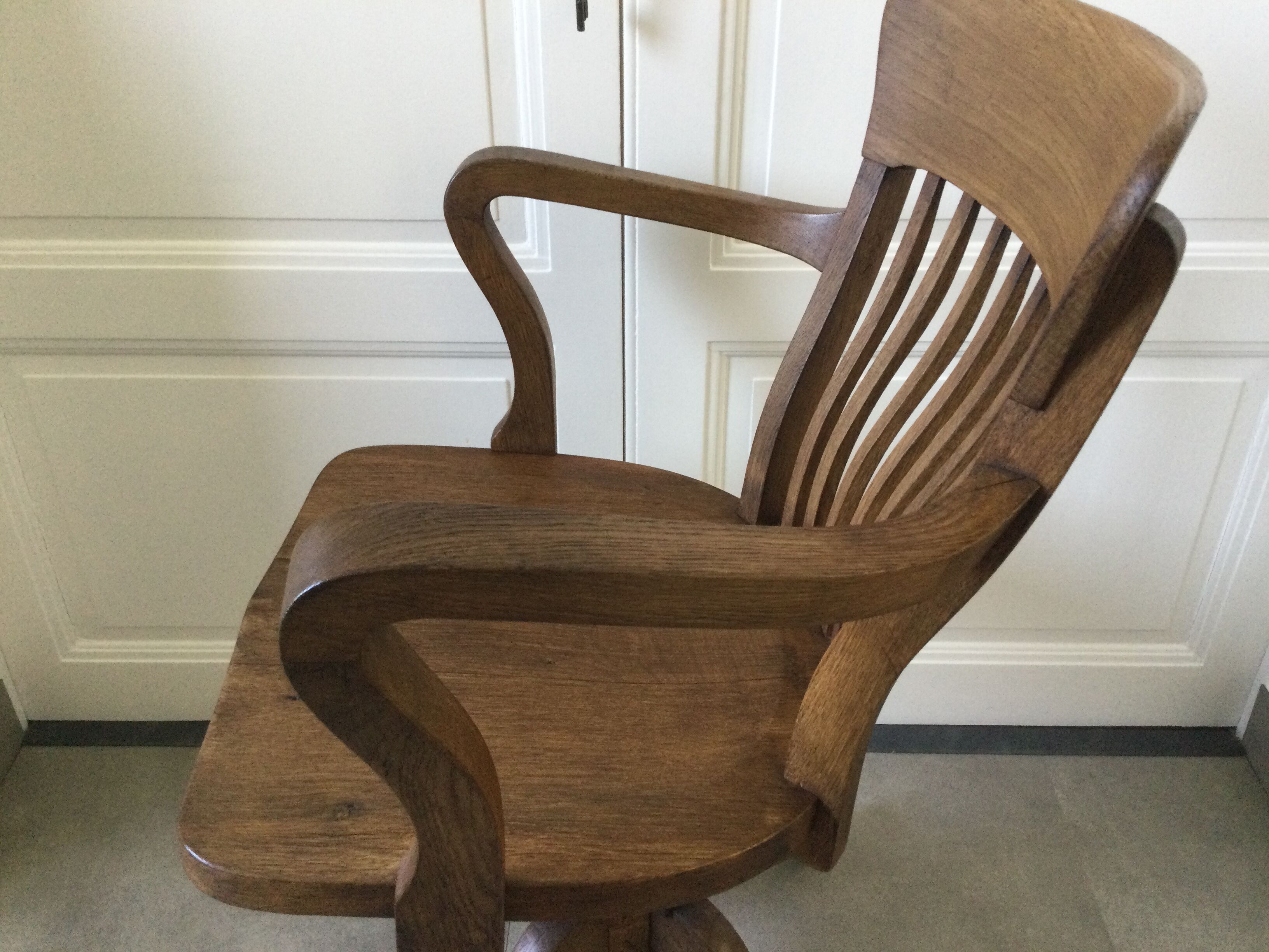 American Swivel and tilting armchair