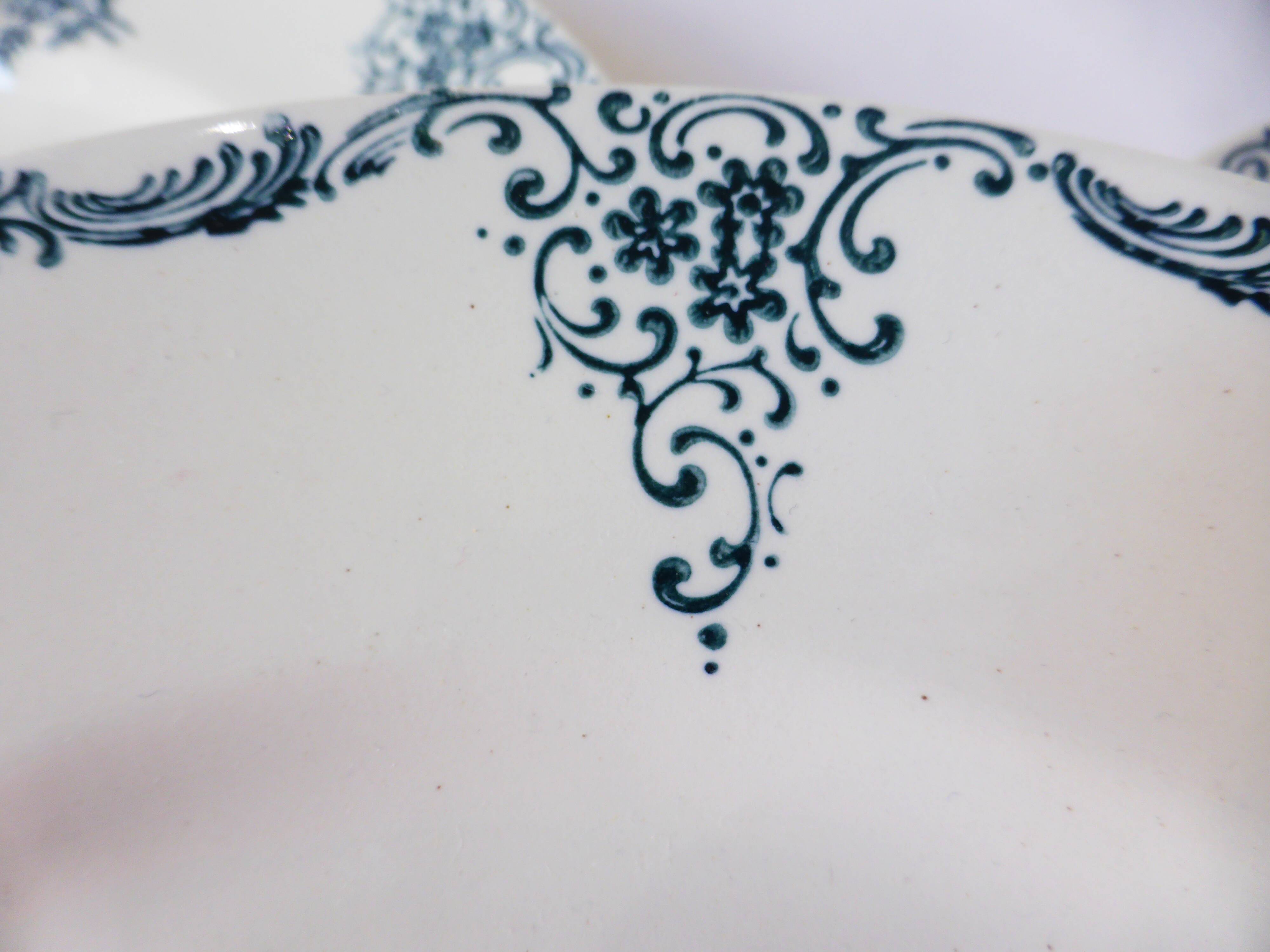 4 assiettes plates en terre de fer de St Amand