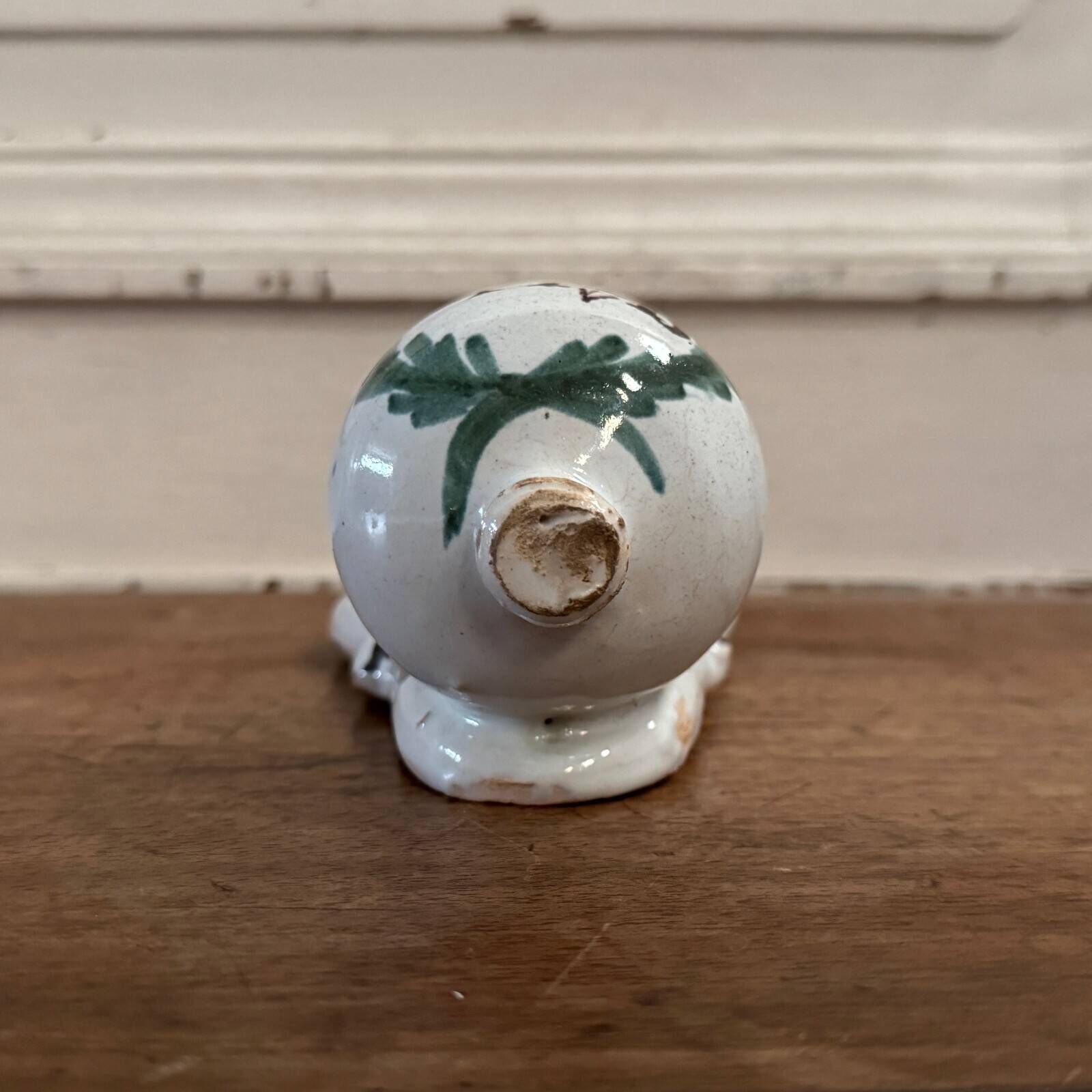 Wall-mounted holy water font in polychrome earthenware from the Nevers factory, 18th century