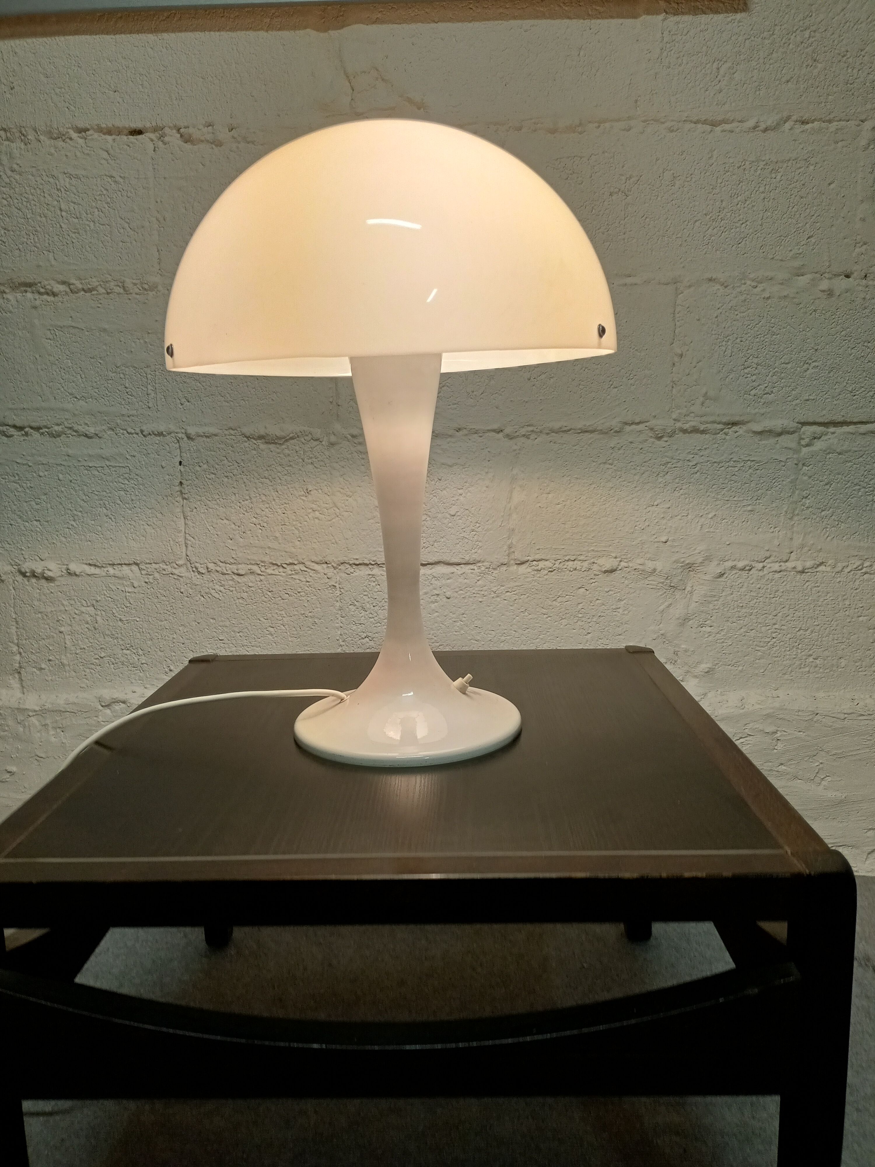 Mushroom lamp design of the 70s