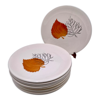 Cheese plates or desserts with leaf motifs