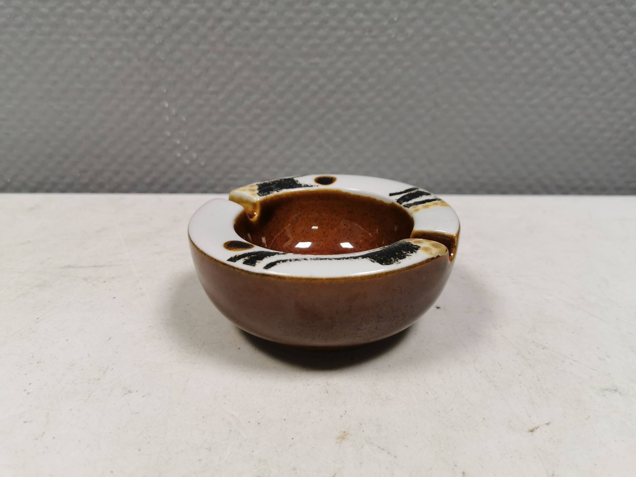 Mid-century ceramic ashtray, by Ellen Malmer for Royal Copenhagen, 1960s.
