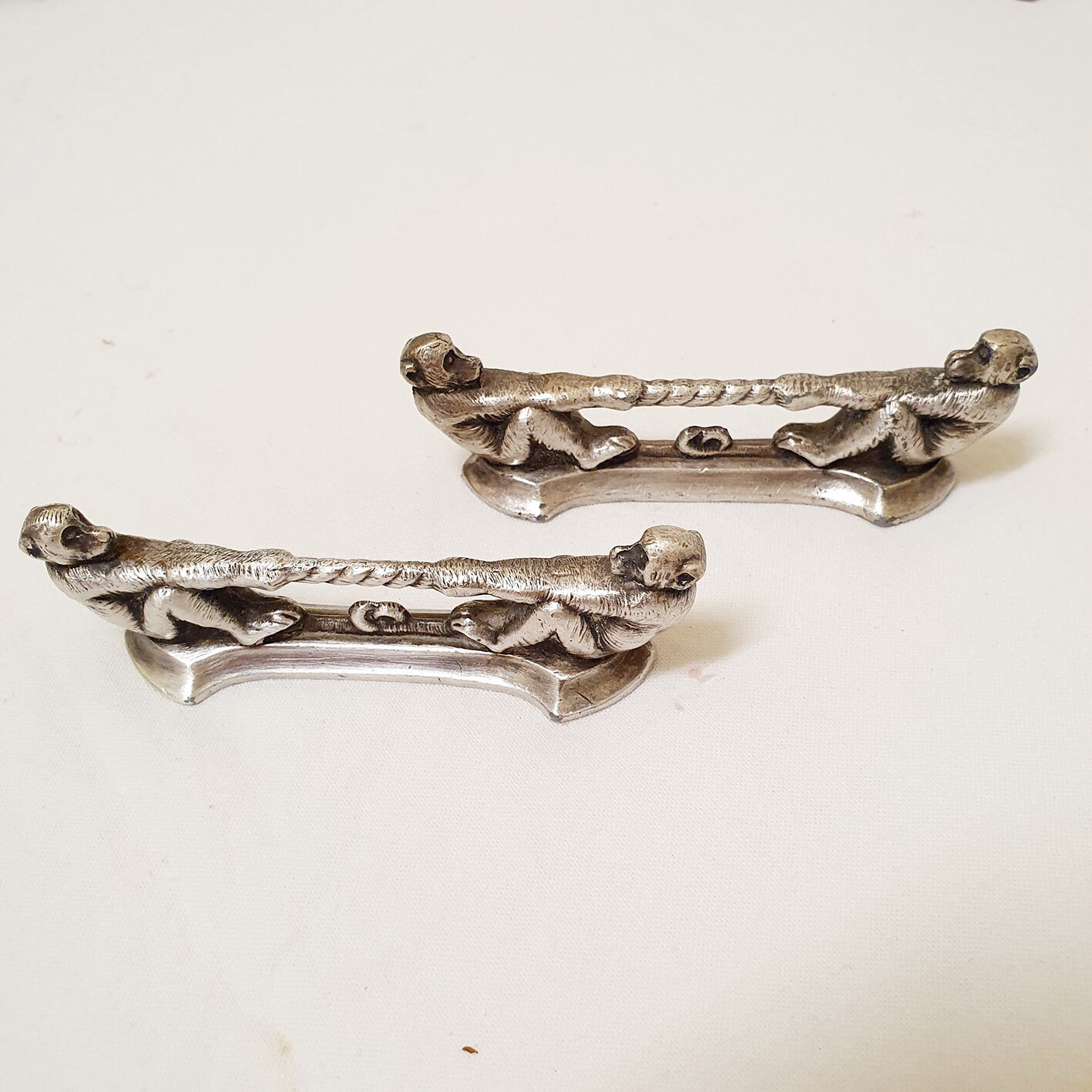 12 zoomorphic knife holders