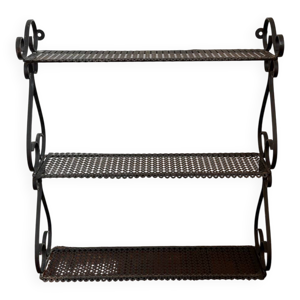 Étagère en métal perforé