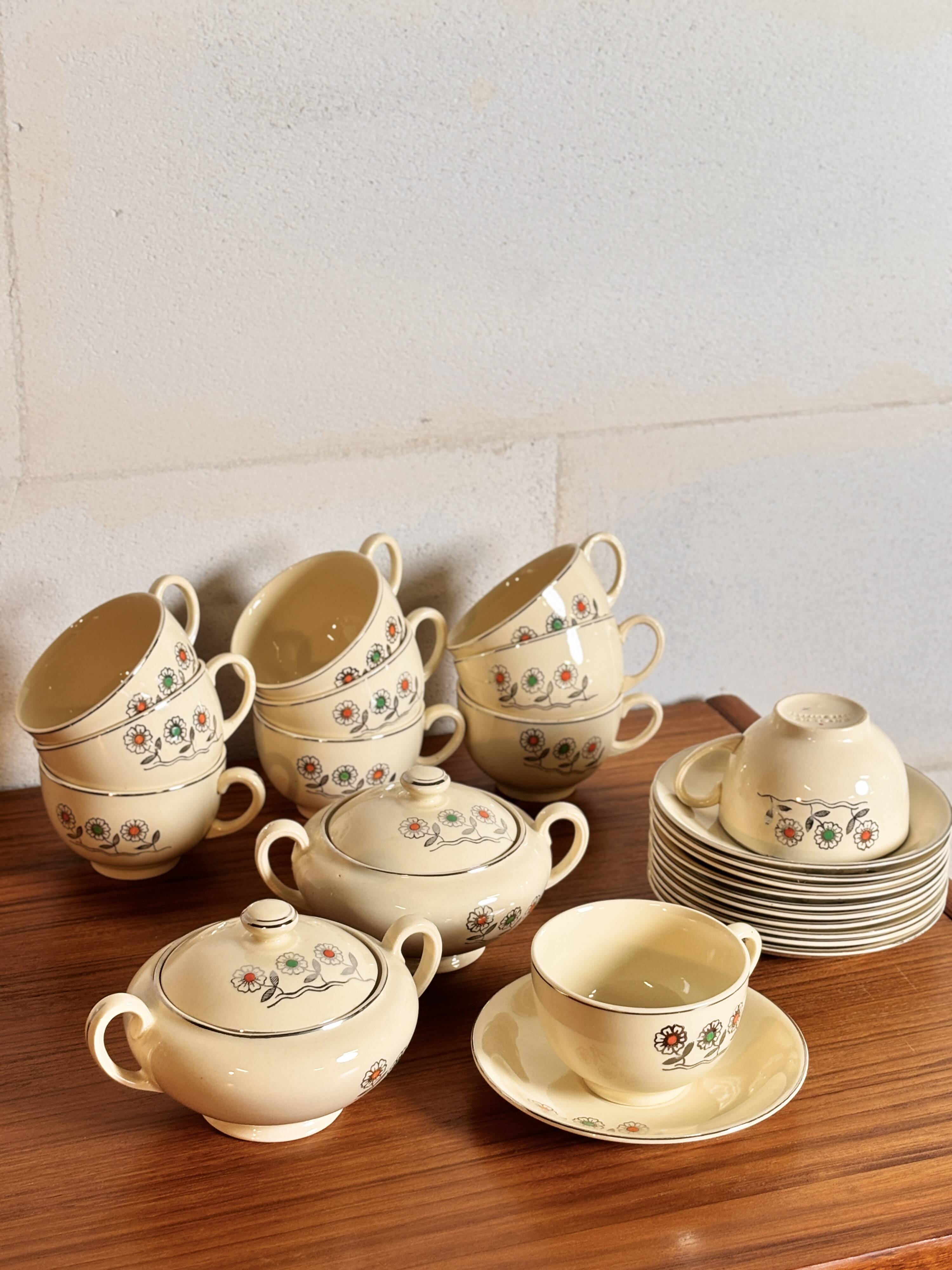 Set of 11 cups, saucers and 2 sugar bowls Johnson Brother I 1970s