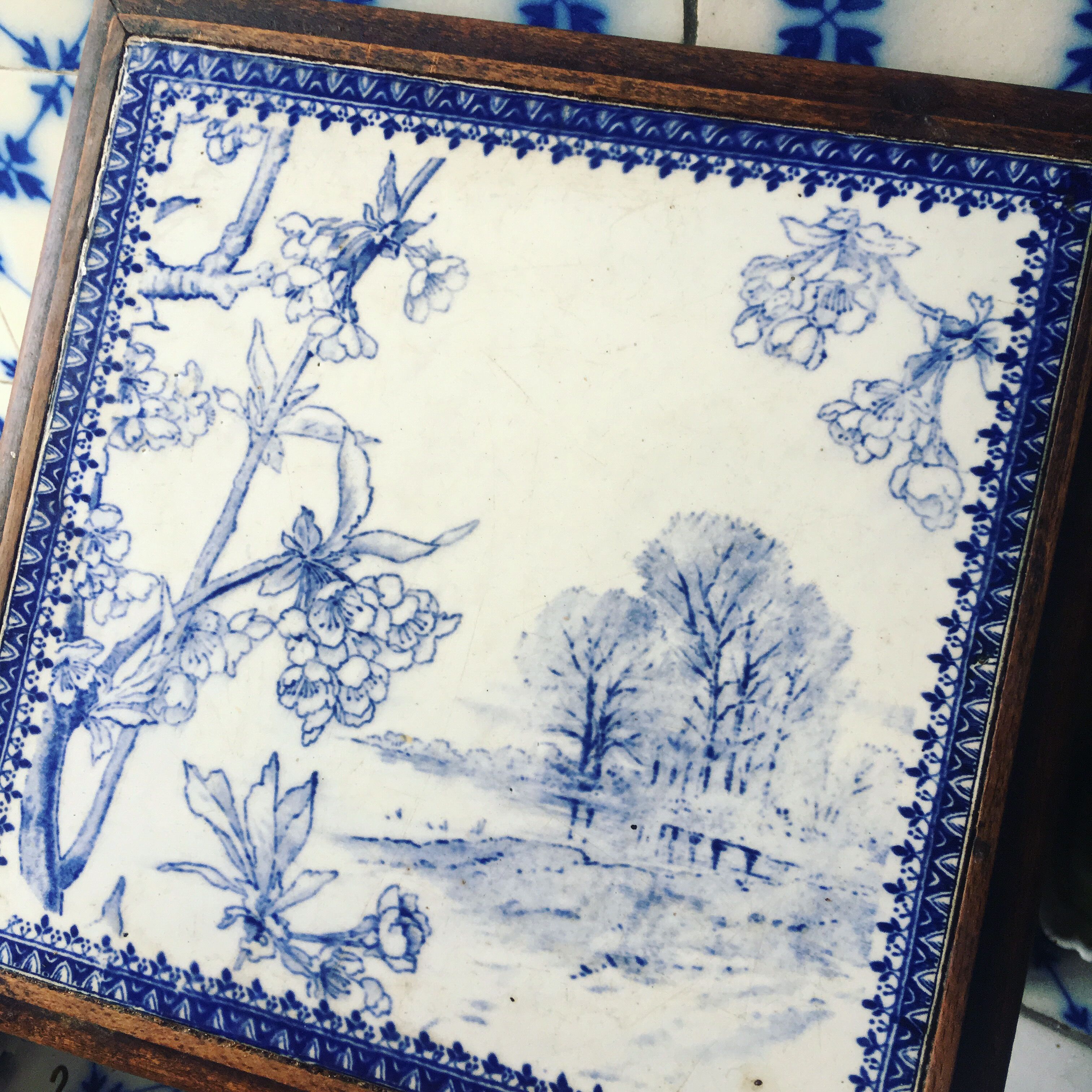 Under mat it in earthenware and wood 1920/1930