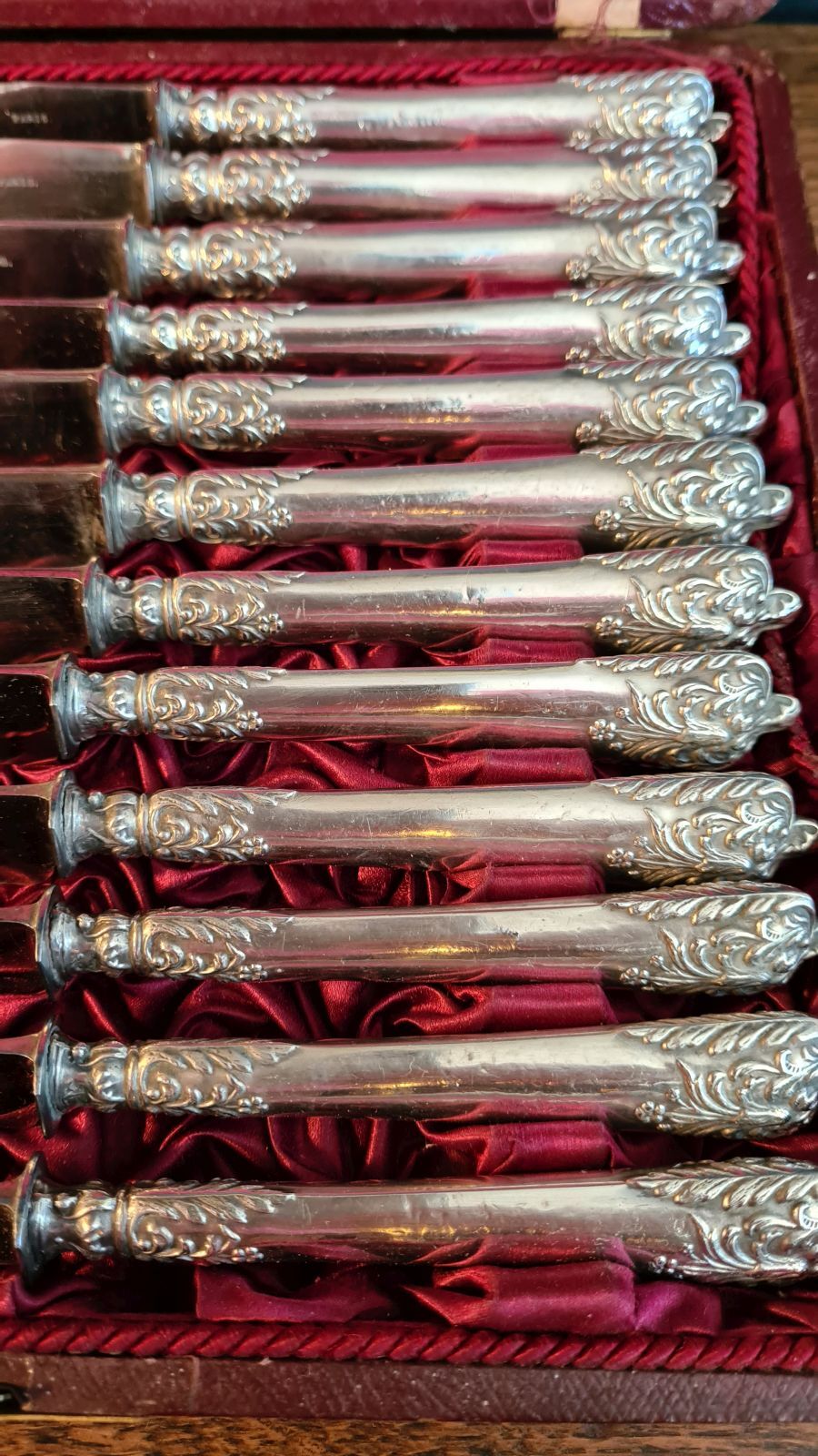 Box of 12 dessert knives