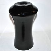 Vase Charles X en opaline noir décor émaillé fleuri peint à la main