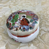 Antique Japanese porcelain bonbonnière