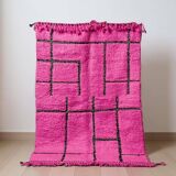 Traditional handmade Moroccan rug with pink patterns, 200x300 cm.