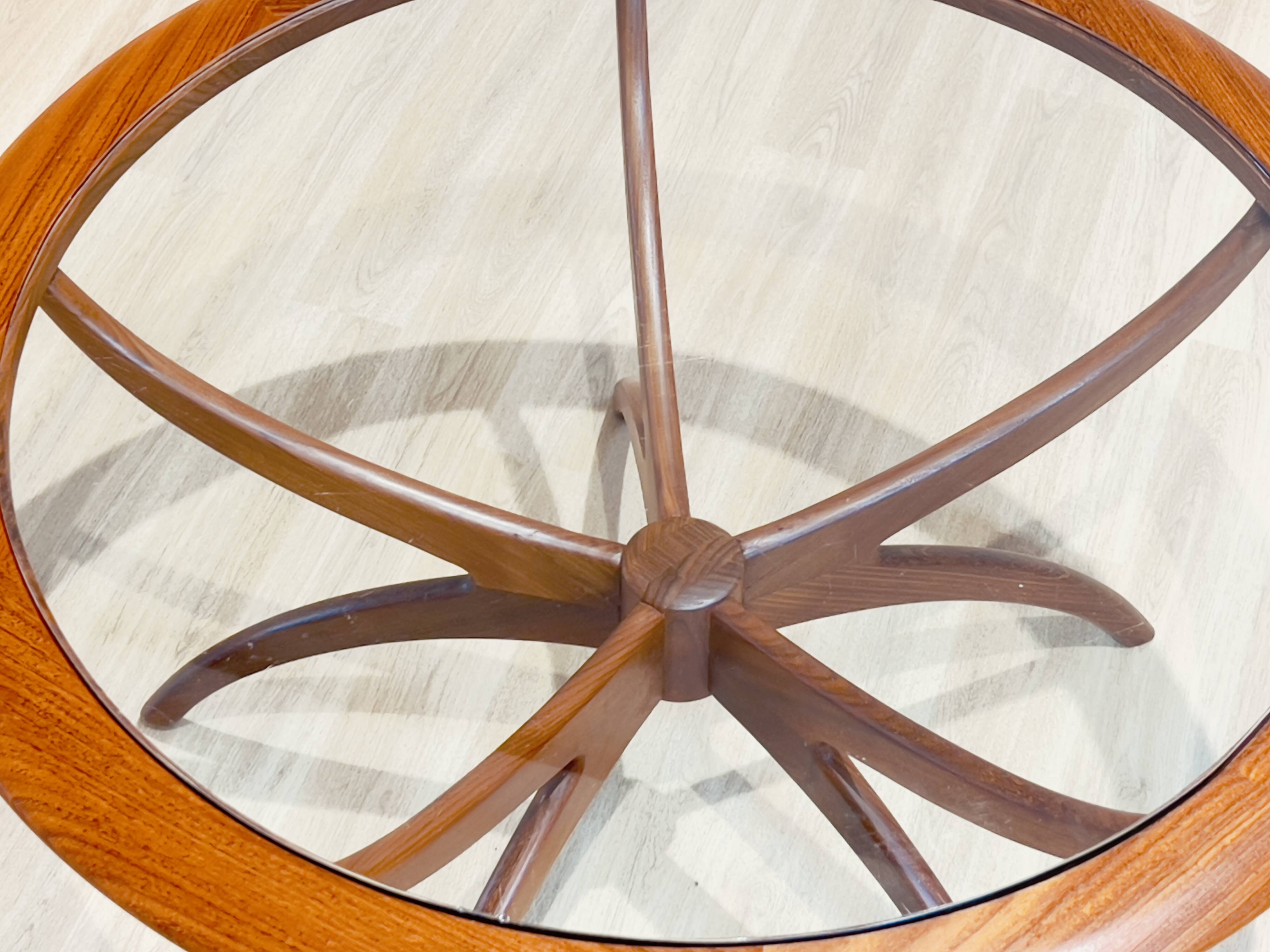 Table basse ronde Spider de G Plan, années 1960