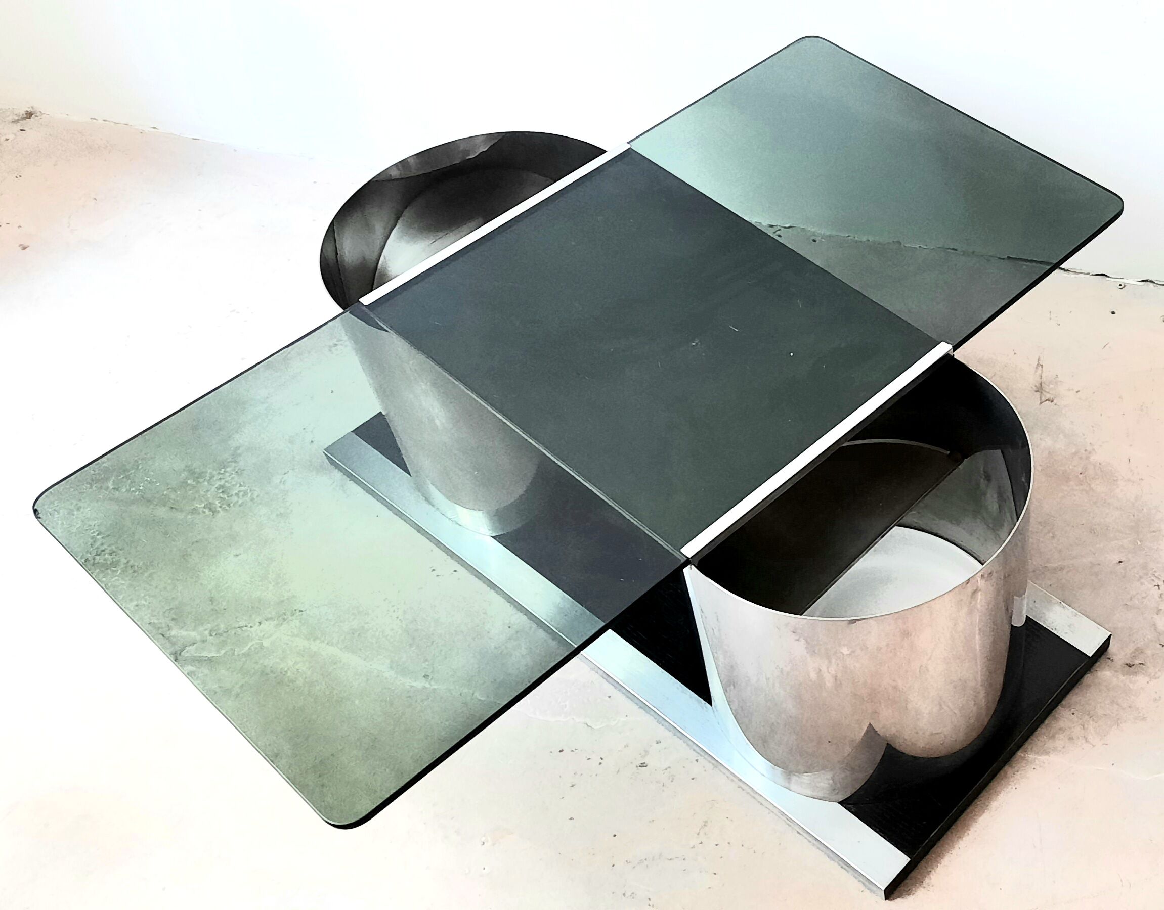 Futuristic Coffee Table / Cubocarre A Coffee Table In Oak With Modern Storage Interior Design Ideas Ofdesign : With 2 refrigerator drawers, 2 bluetooth stereo speakers, 2 usb charging ports, it is not simply a furniture item, this smart coffee table will elevate your living.