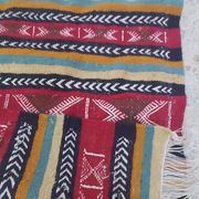 Tapis ethnique traditionnel fait main 100×55cm