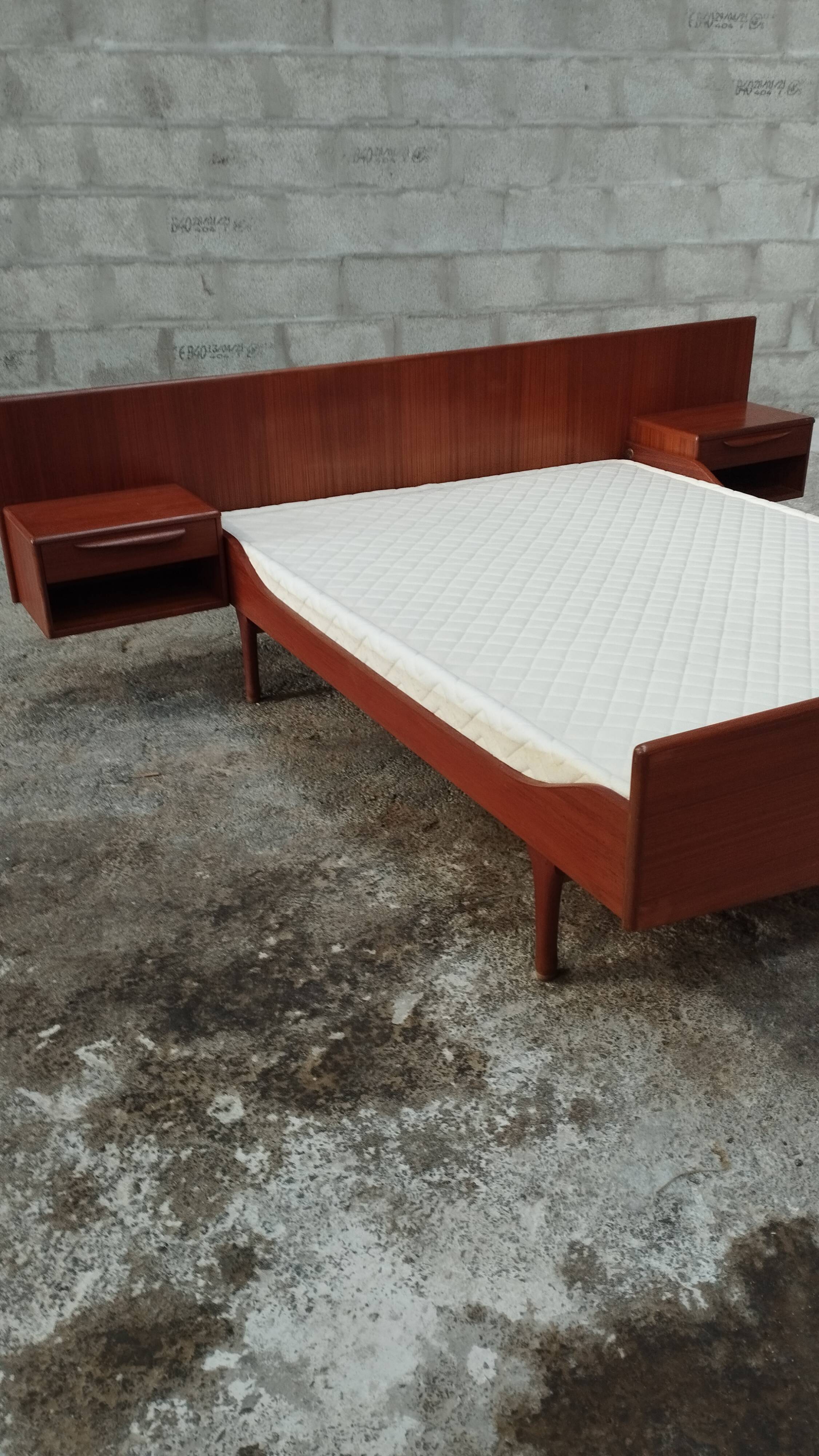Vintage teak bed 2 places