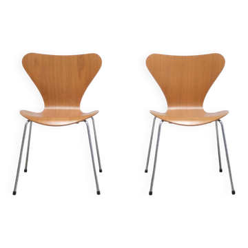 Pair of 'Series 7' chairs in oak by Arne Jacobsen for Fritz Hansen, 1955