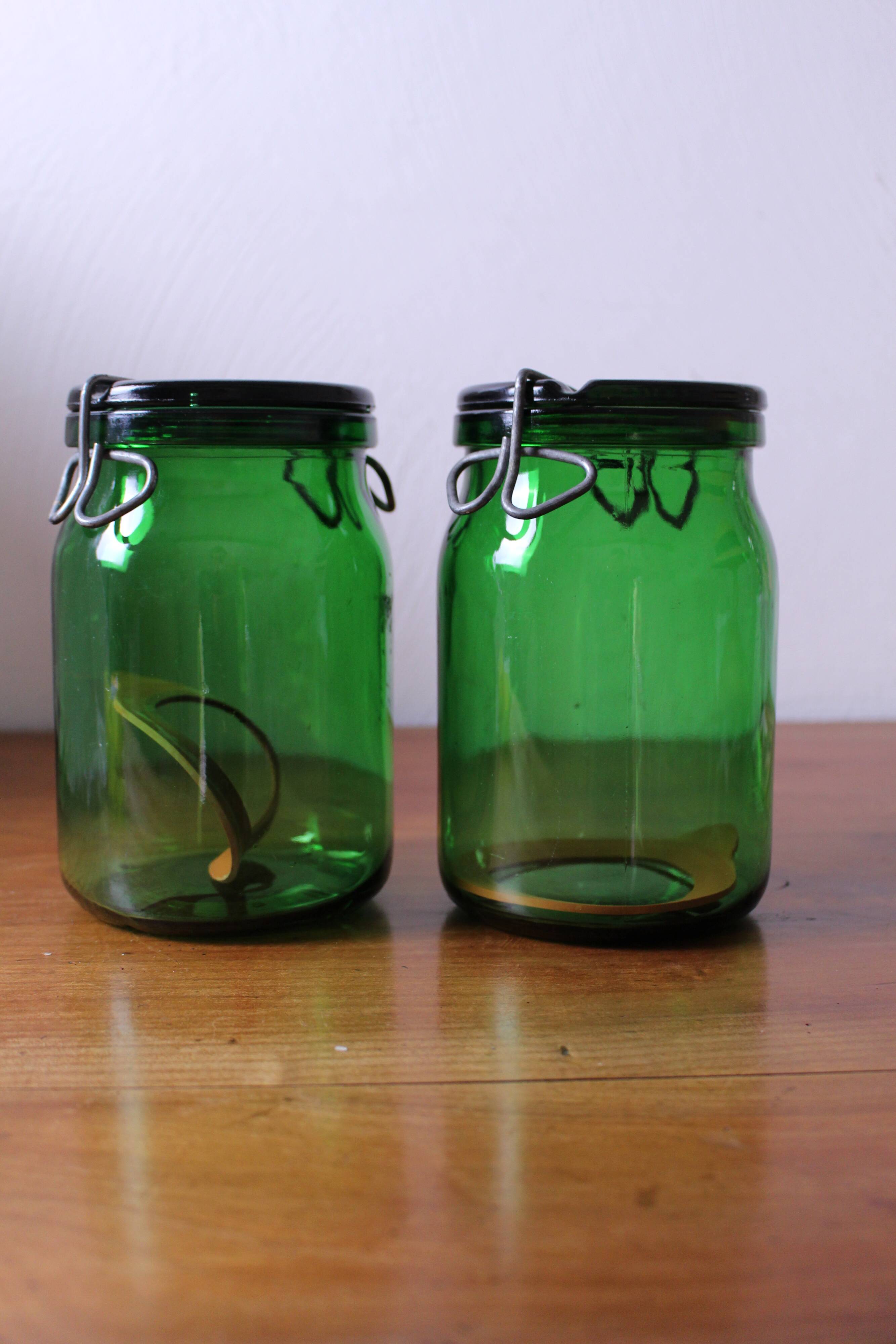 batch of 2 green jars "Made in Switzerland"