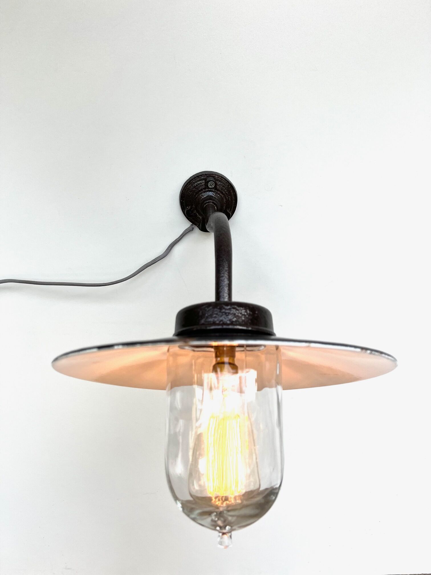 Applique 1930 lampe col de cygne en fonte d'acier patine noir brun email noir