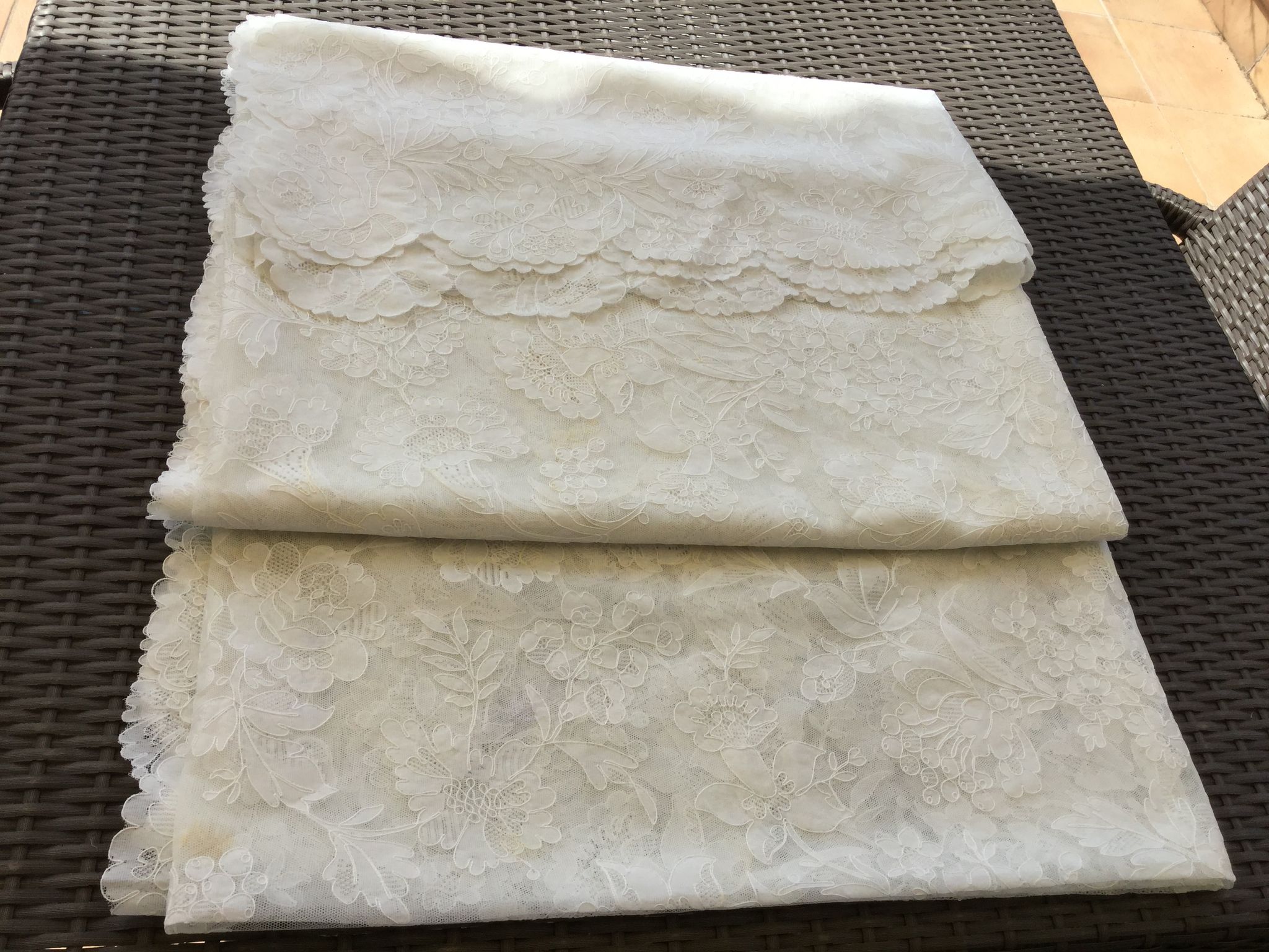 Lyon lace tablecloth from the prestigious brand Doguin made on crafts in Tulle