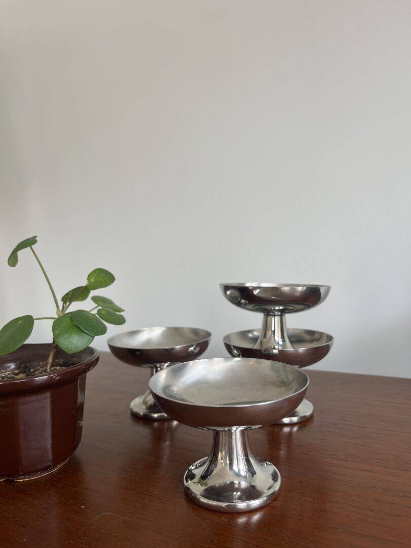 Coupes en acier inoxydable Alessi