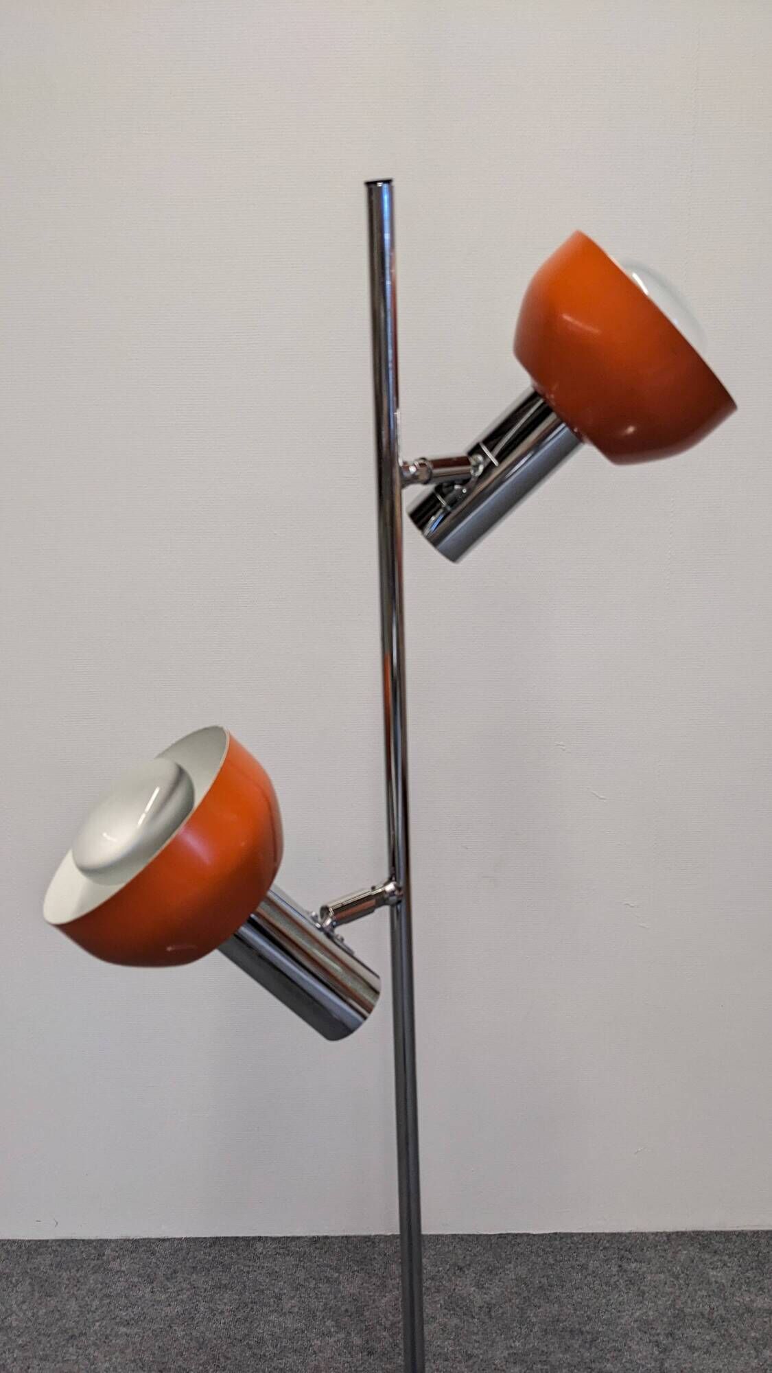Space age floor lamp with 2 spots by Hustadt Leuchten, Germany, circa 1970.