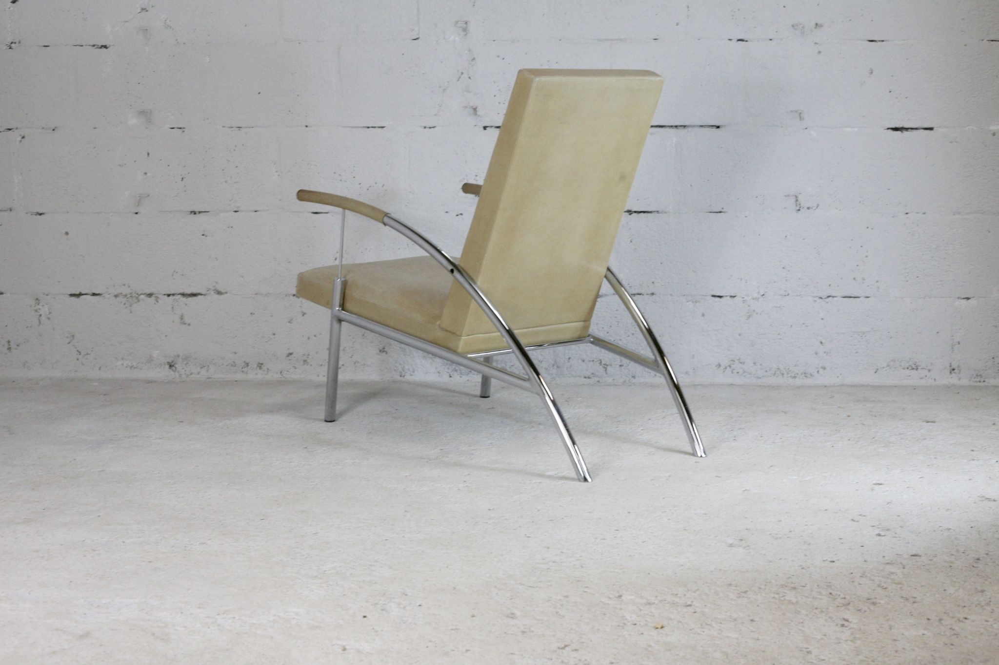 Tubular steel armchair and "cream" leather, France, circa 1970