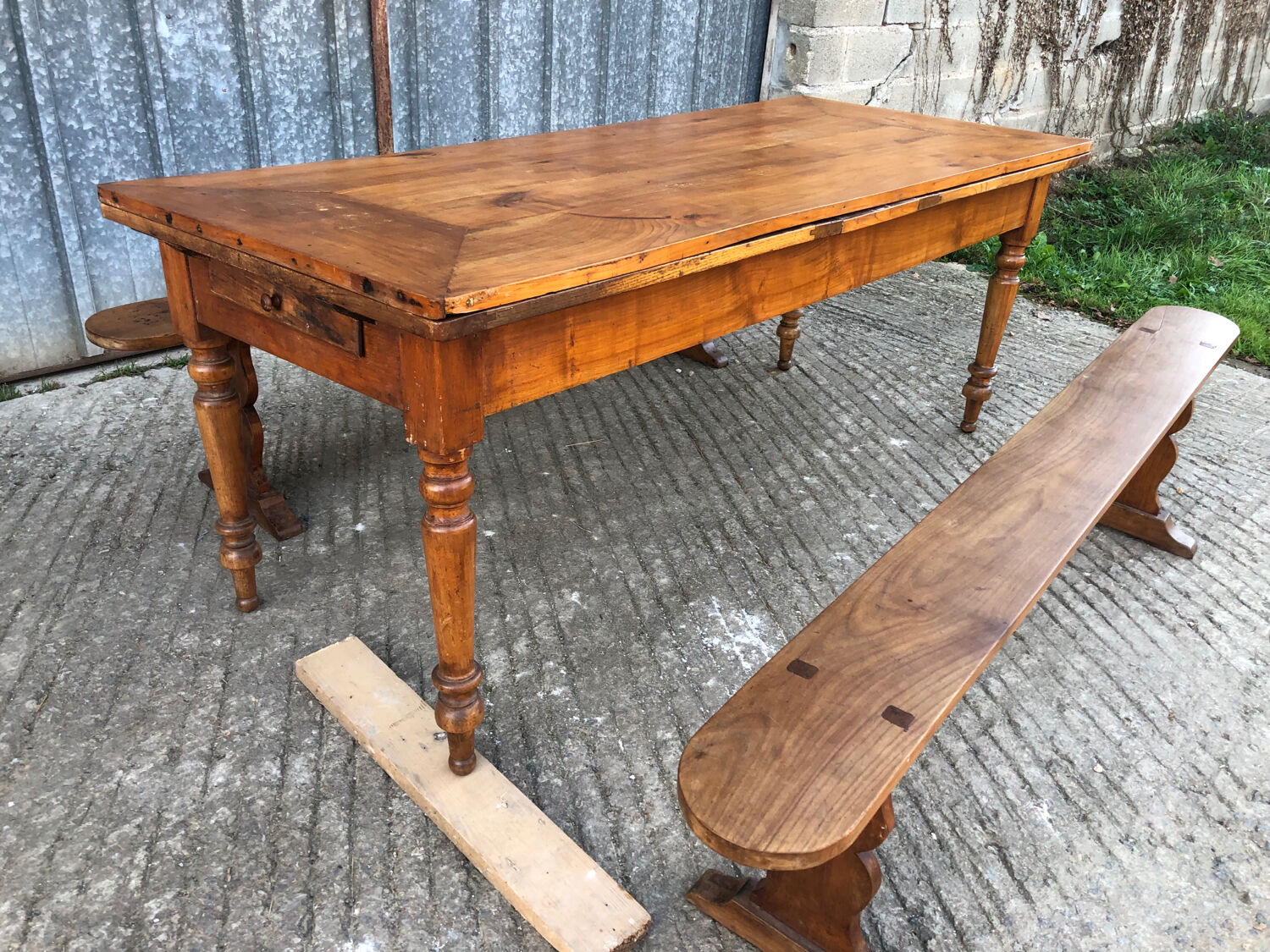 Antique farmhouse table in solid cherry wood with its 2 benches