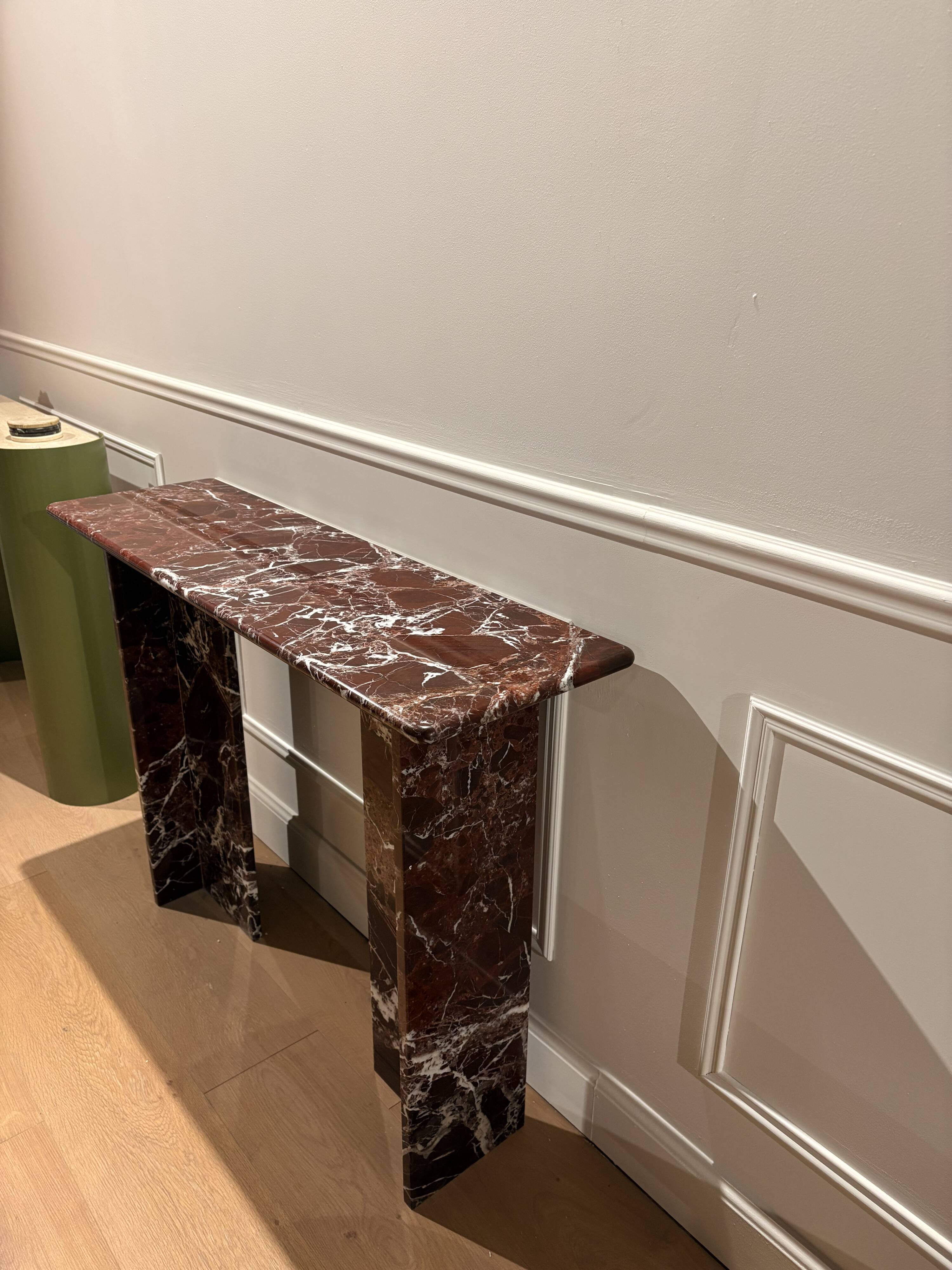 console design en marbre rouge rosso levanto