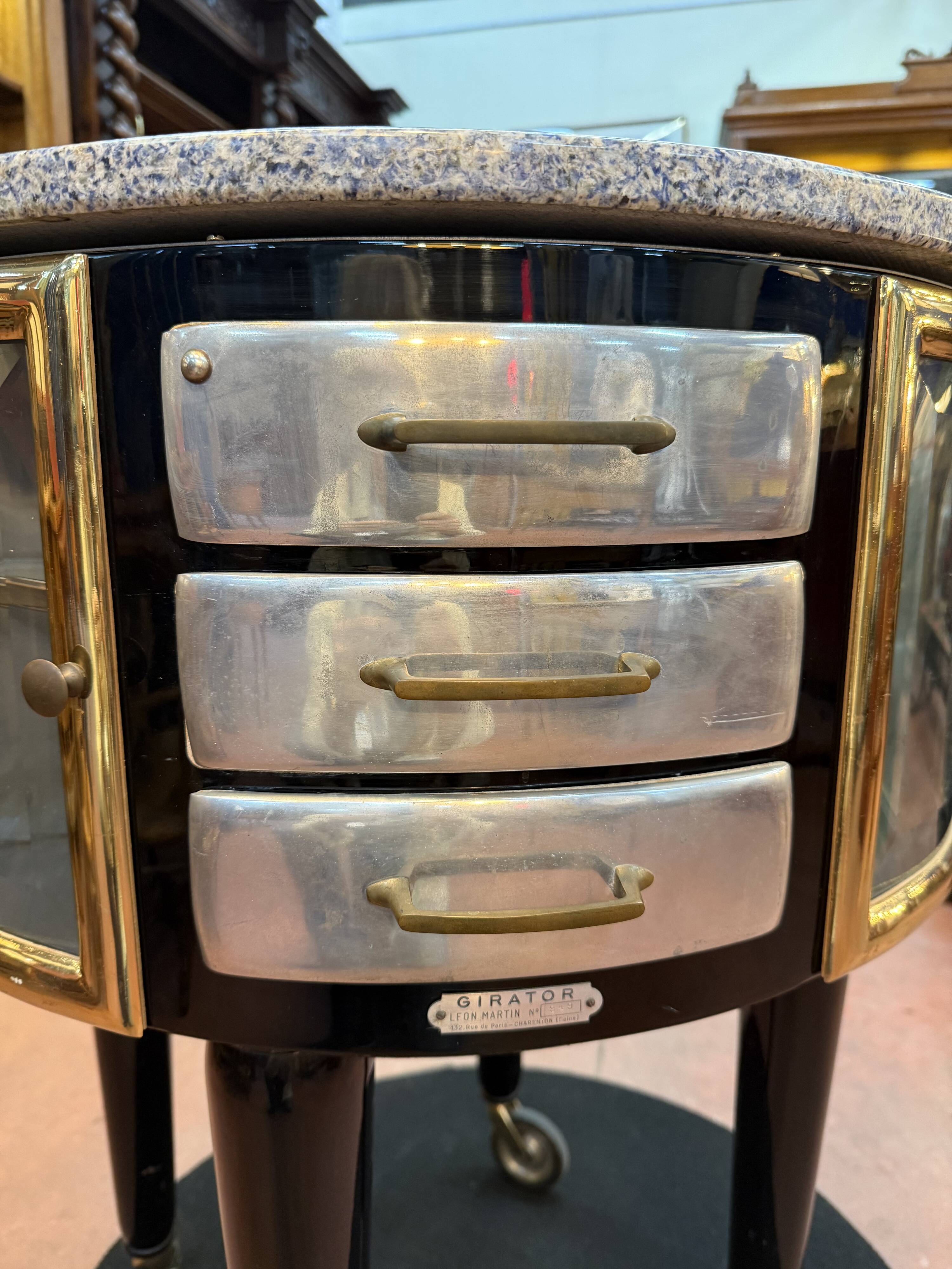 Gyrator dentist's cabinet