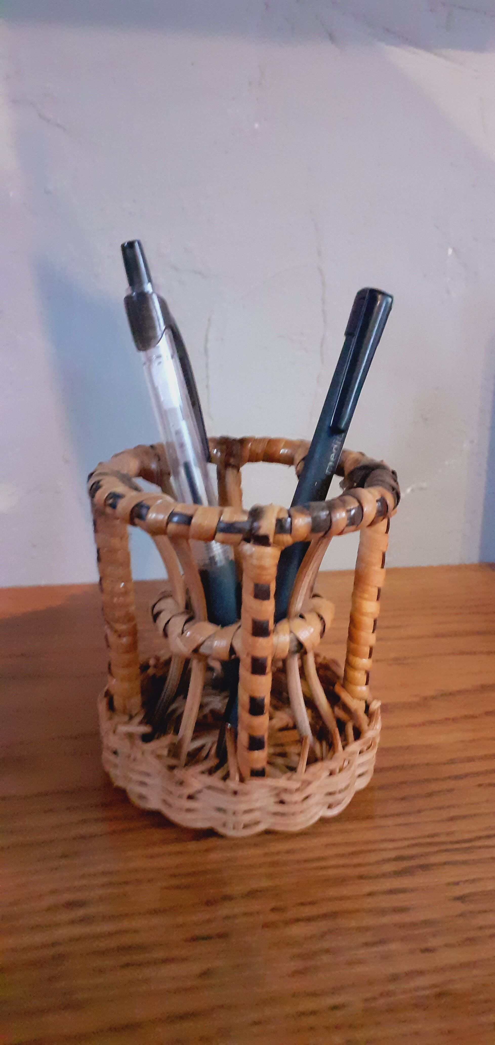 Porte crayon vintage année 40 de bureau en rotin