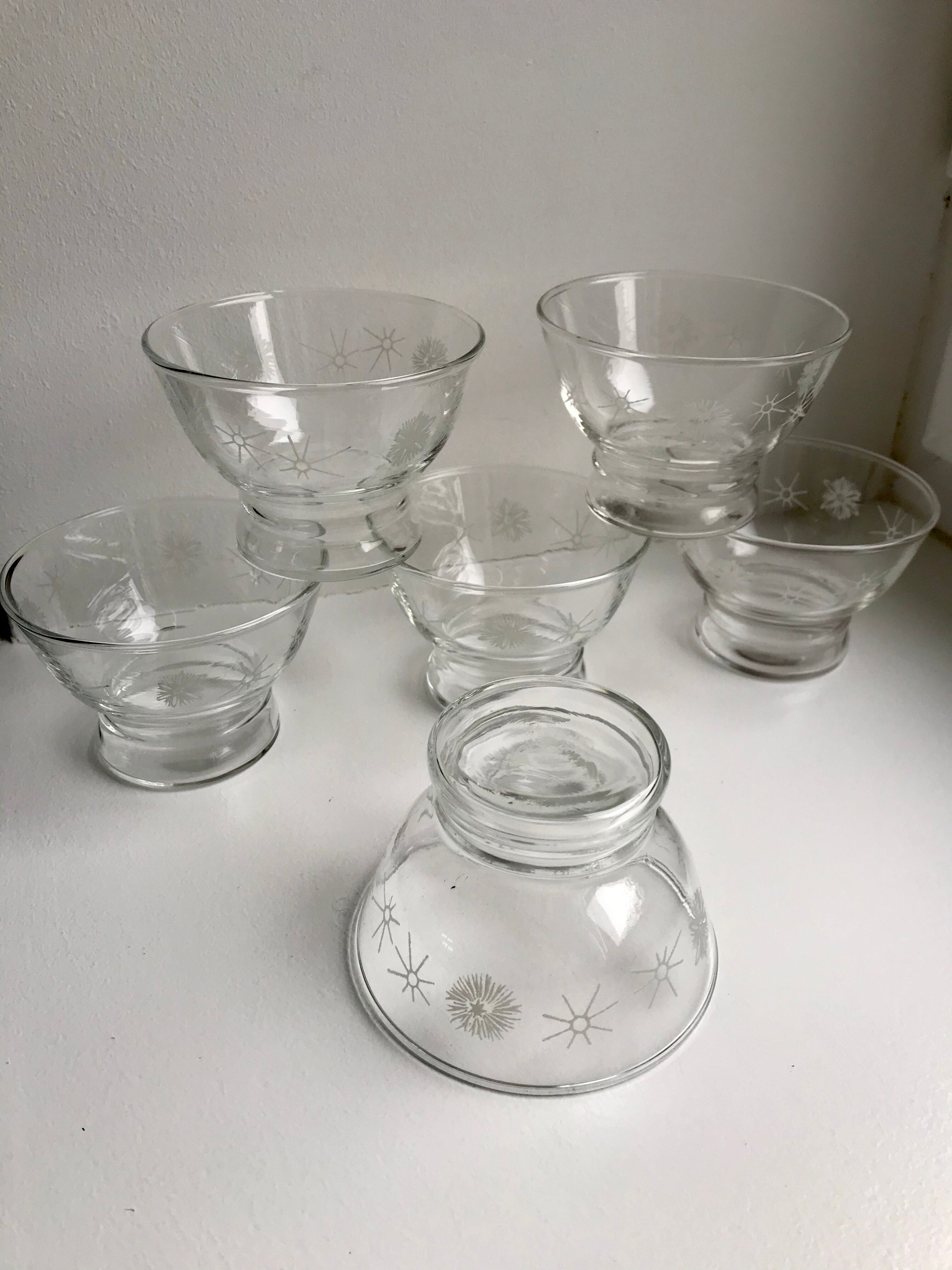 Set of 6 champagne glasses engraved 60s