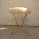Tabouret en fourrure synthétique à pieds dorés