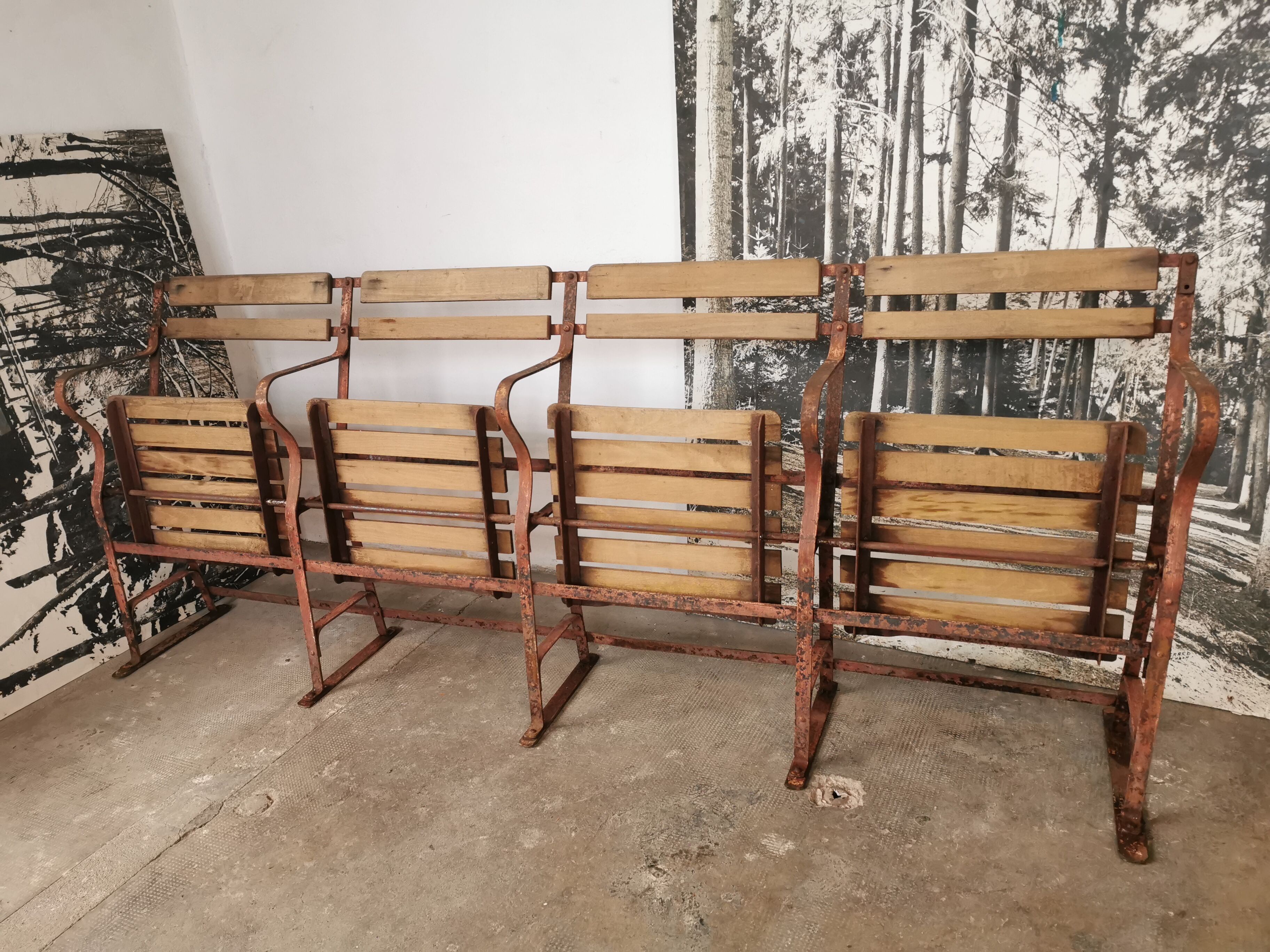 Theatre bench, folding seats