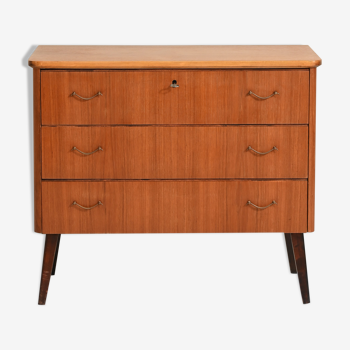 Commode vintage avec poignées métalliques