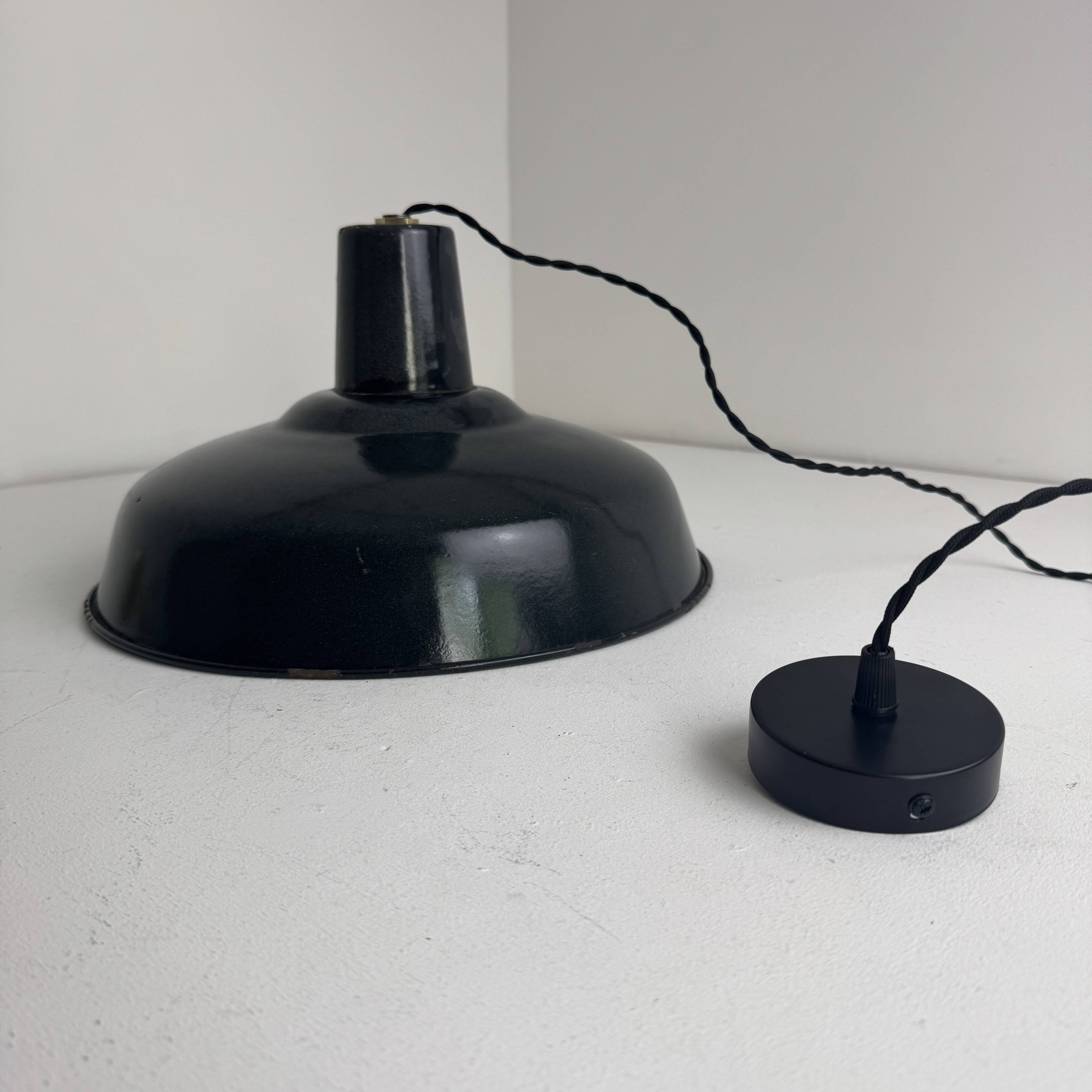 Old enamelled industrial workshop suspension 35.5 cm