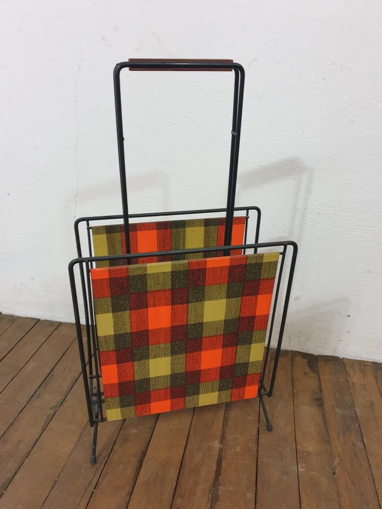 Scandinavian magazine holder