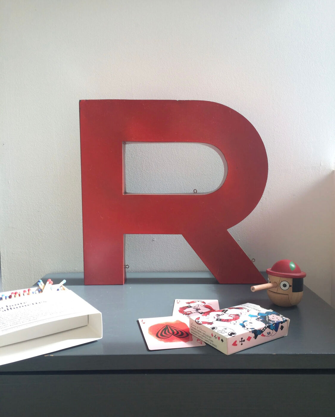 Lettre d’enseigne R