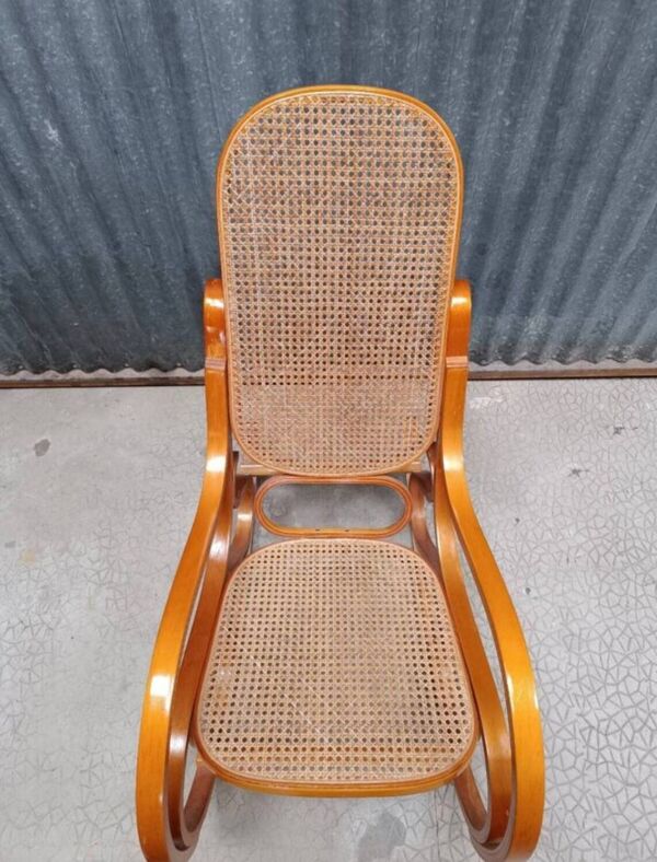 Rocking-chair en bois courbé et cannage osier rotin