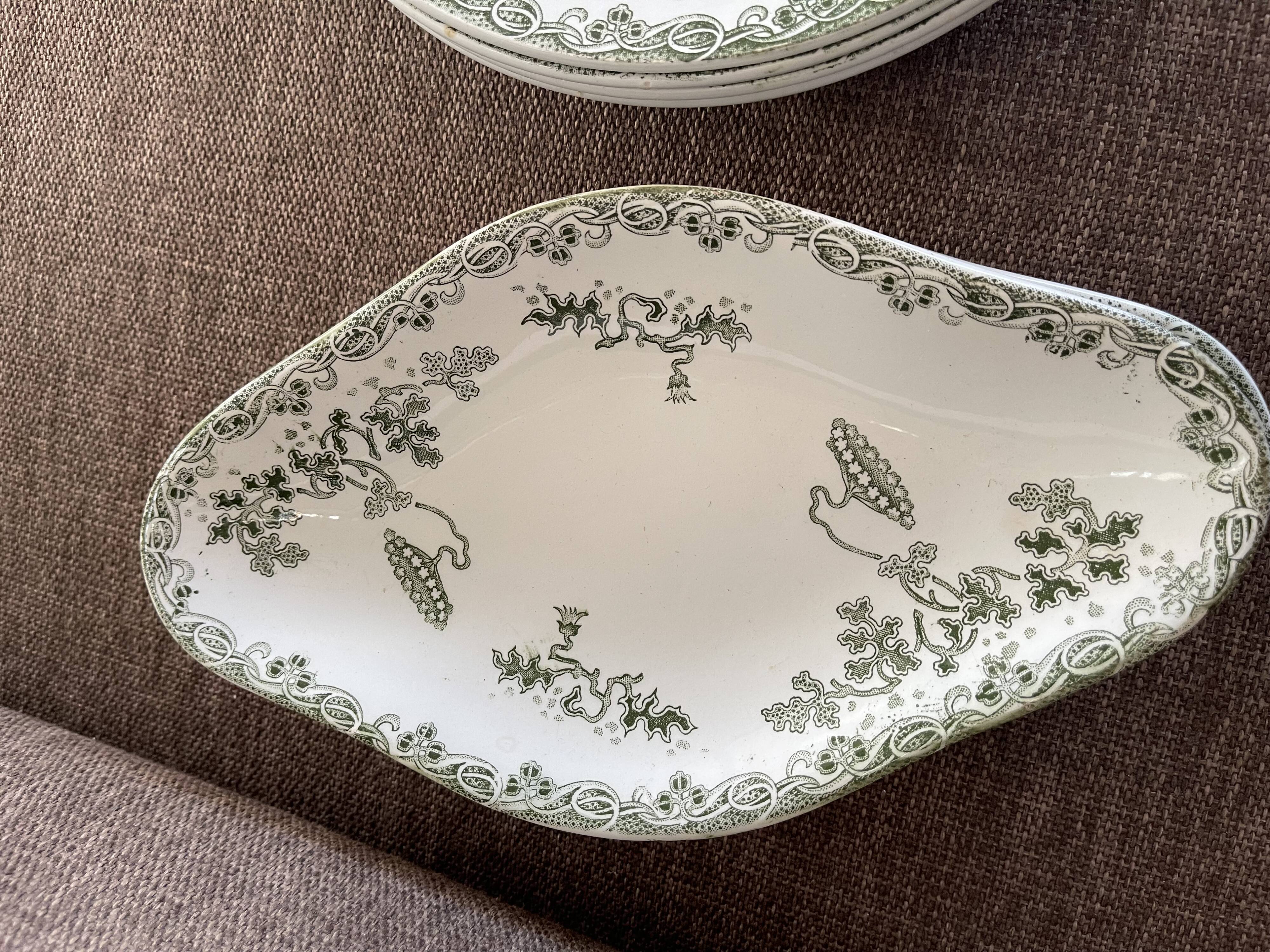 Plates and terra de fer raviers