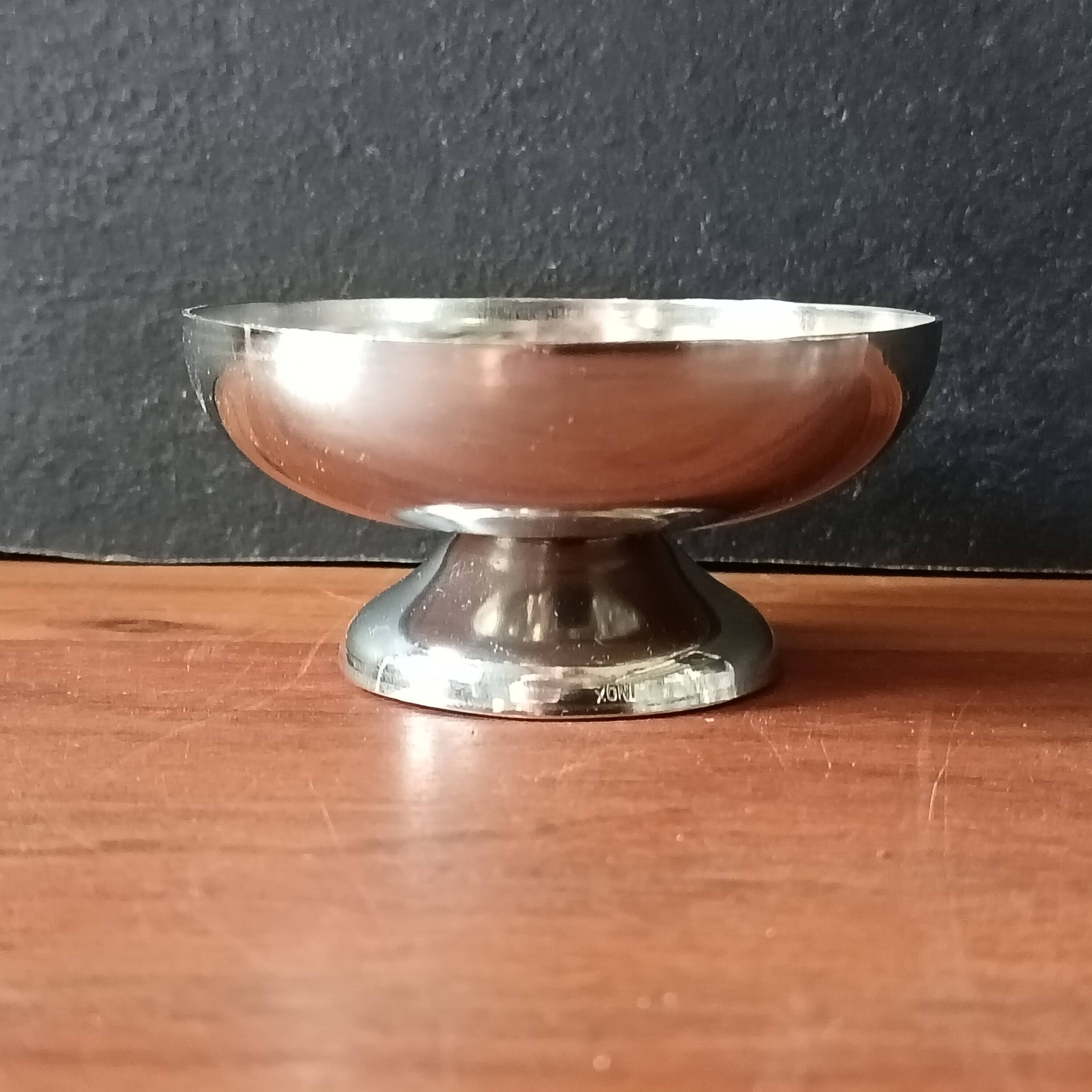 6 stainless steel ice cream cups and spoons, French, stainless steel bowl