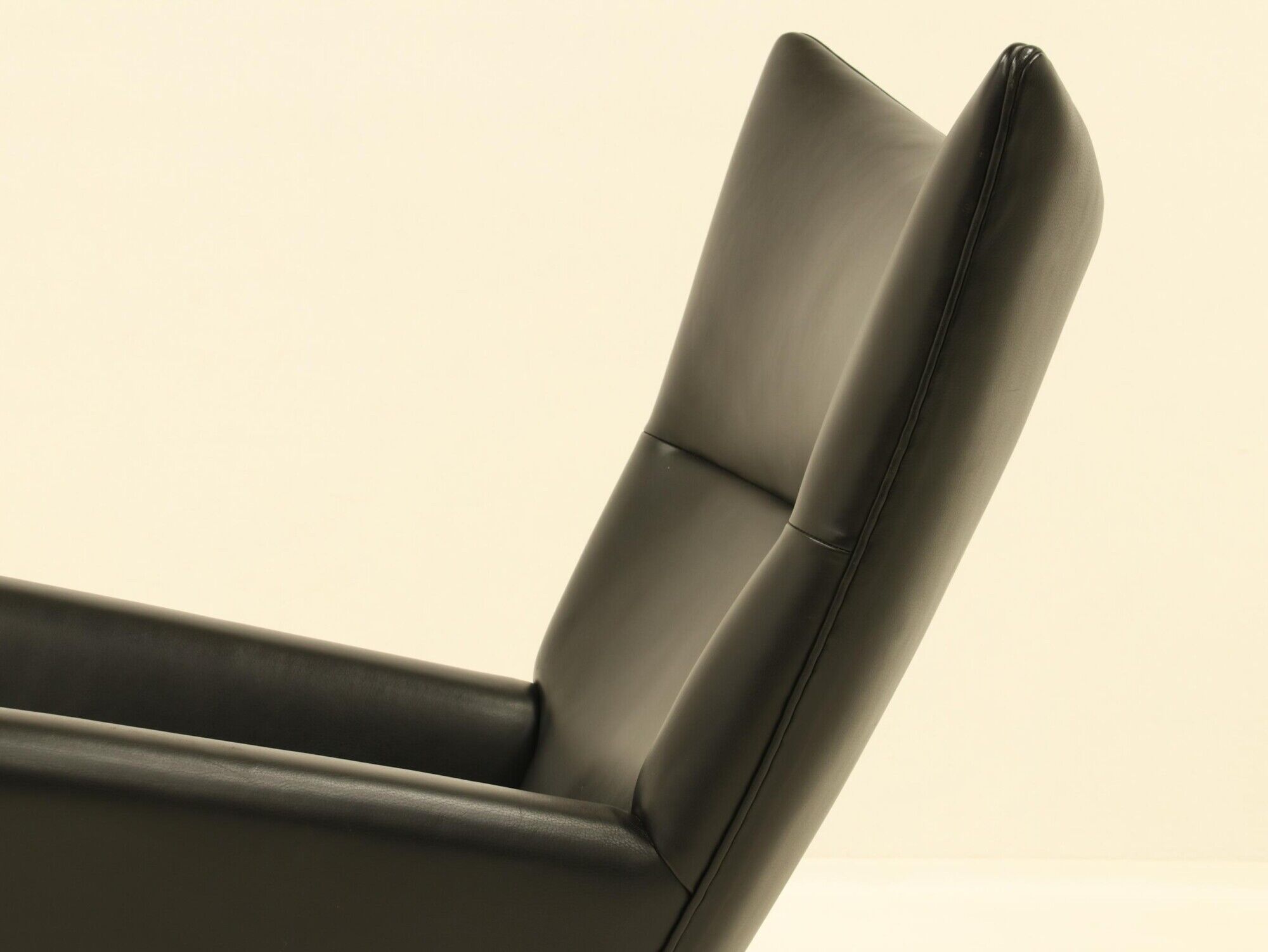 Wing chair & matching ottoman – CH445 & CH446 – by Hans Wegner