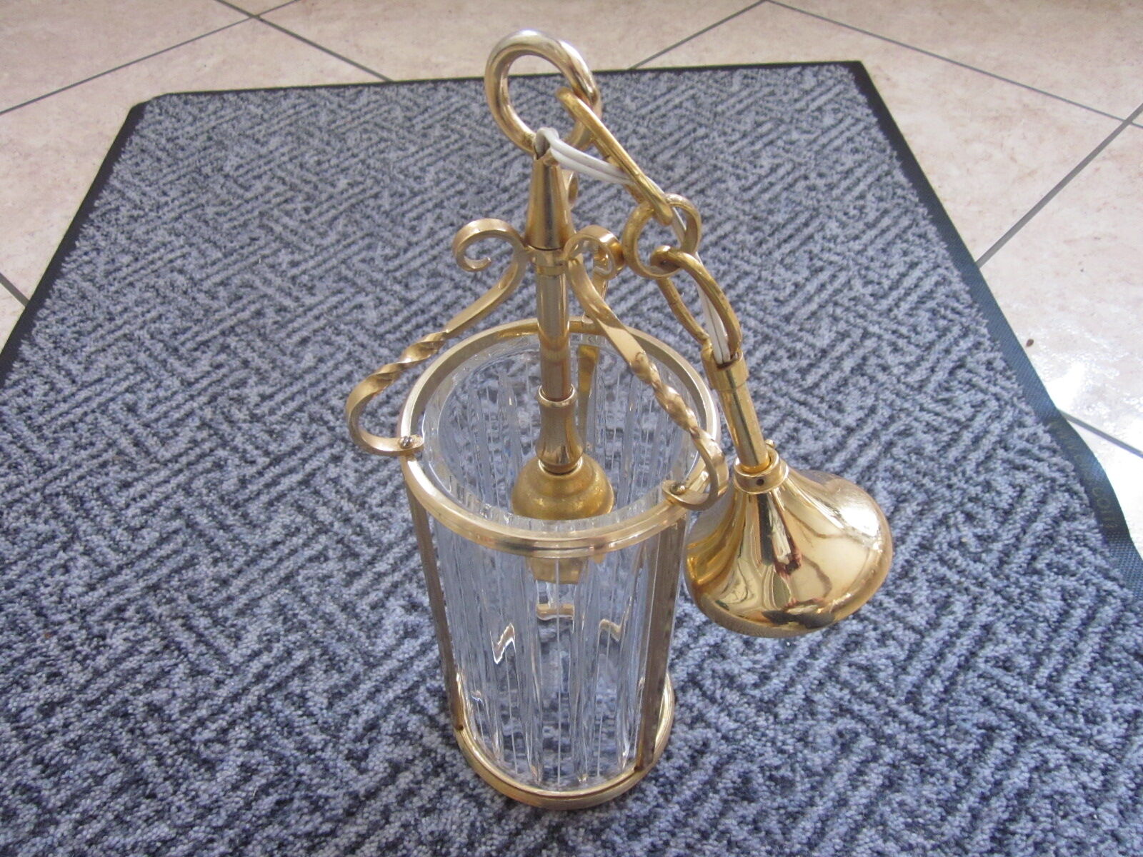 tailled crystal and brass hanging