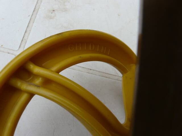 vintage yellow wall coat rack "Ghidini Italy"