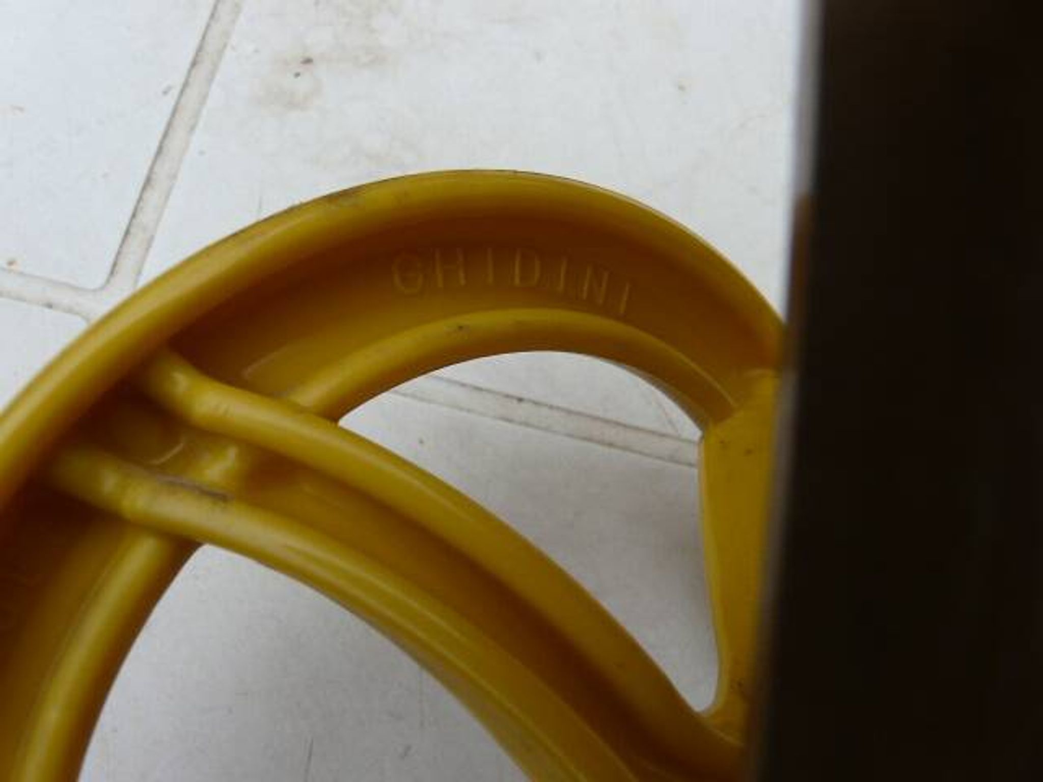 vintage yellow wall coat rack "Ghidini Italy"