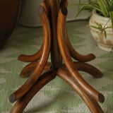 Sole-on-foot door in vintage braided reeded curved wood