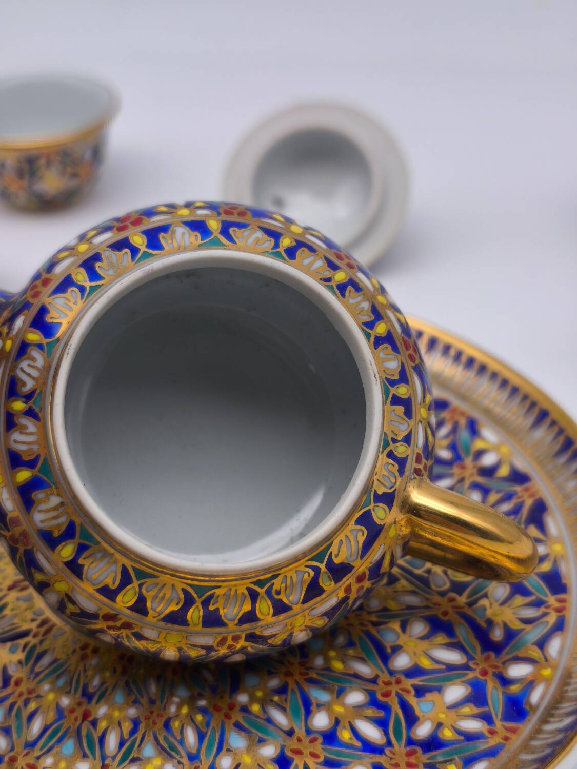 Miniature tea service in Benjarong style – Hand-painted porcelain