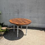 Oval folding table