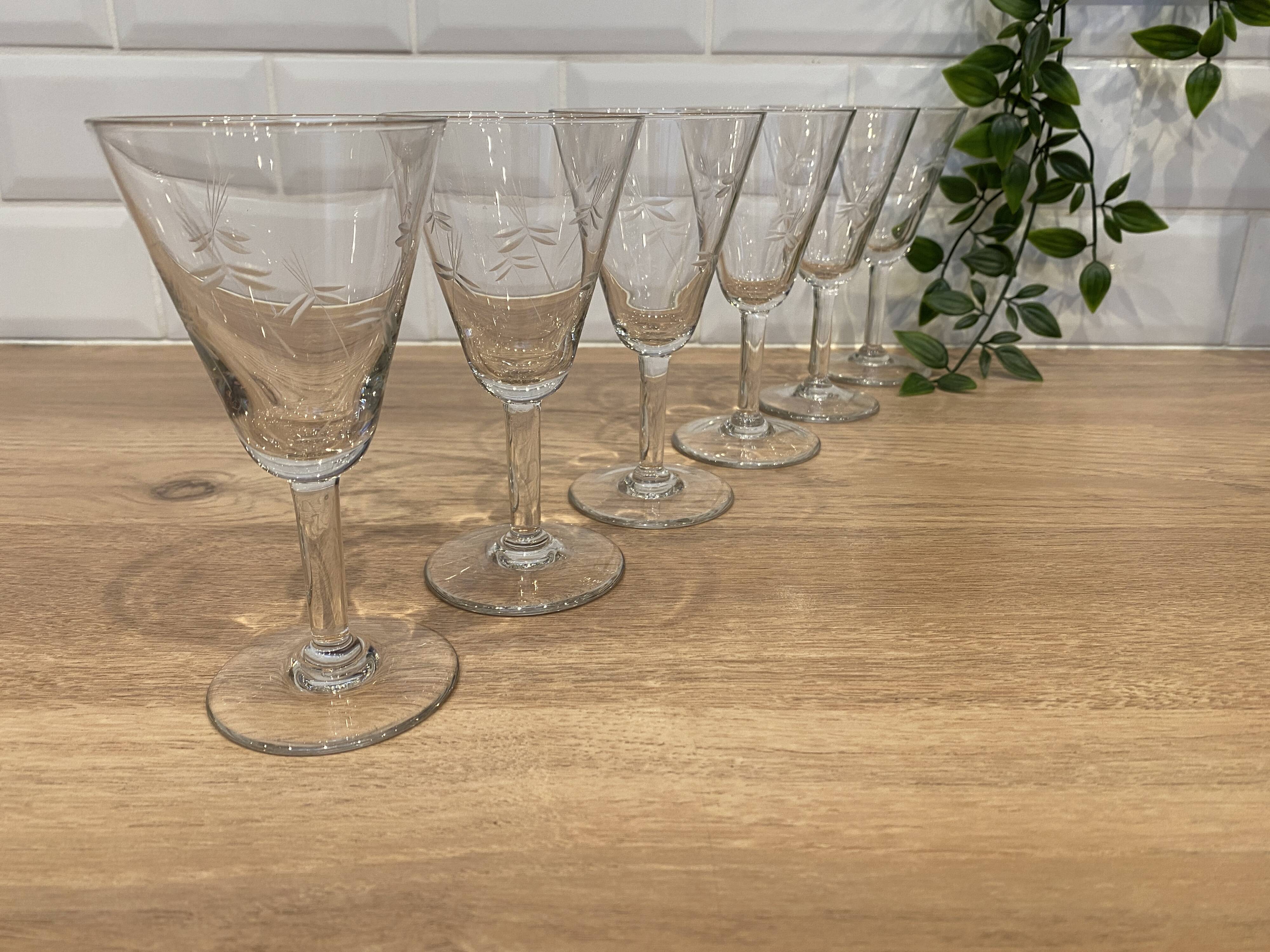 Set of 6 engraved wine glasses