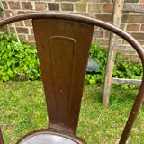 Anciennes chaises en métal de terrasse